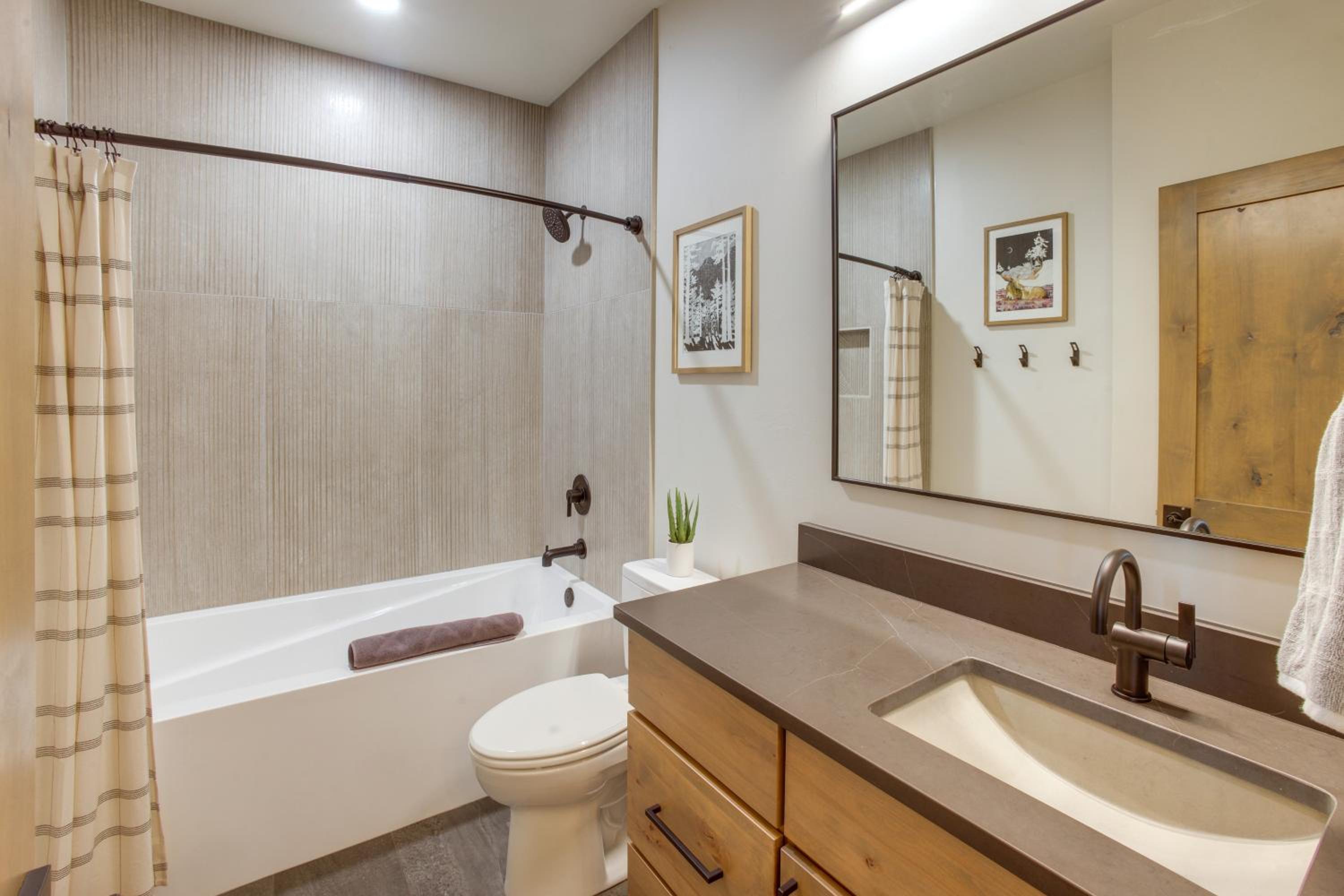 3 Mi to Dtwn Red Lodge Mtn-View Home with Hot Tub