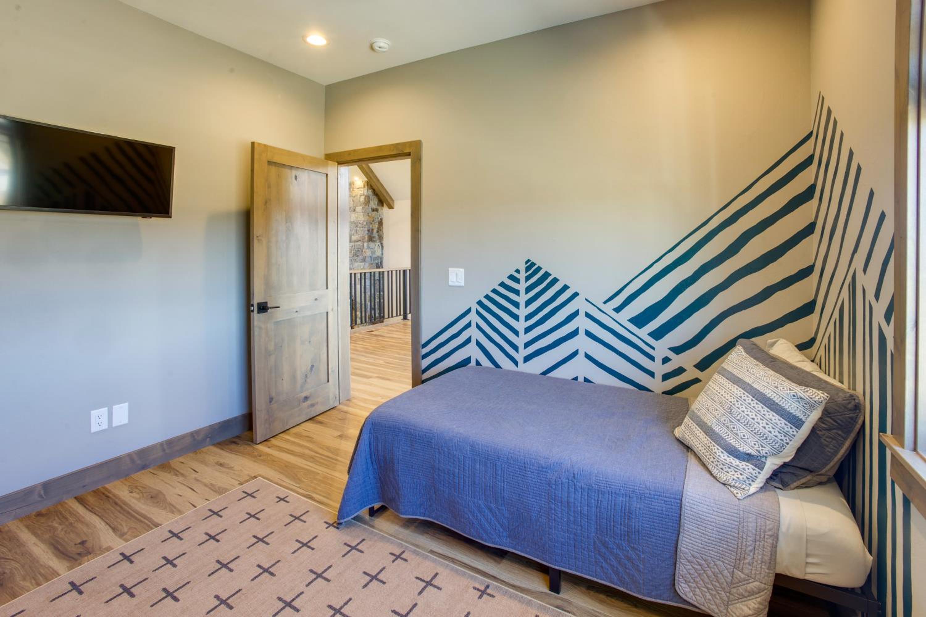 3 Mi to Dtwn Red Lodge Mtn-View Home with Hot Tub