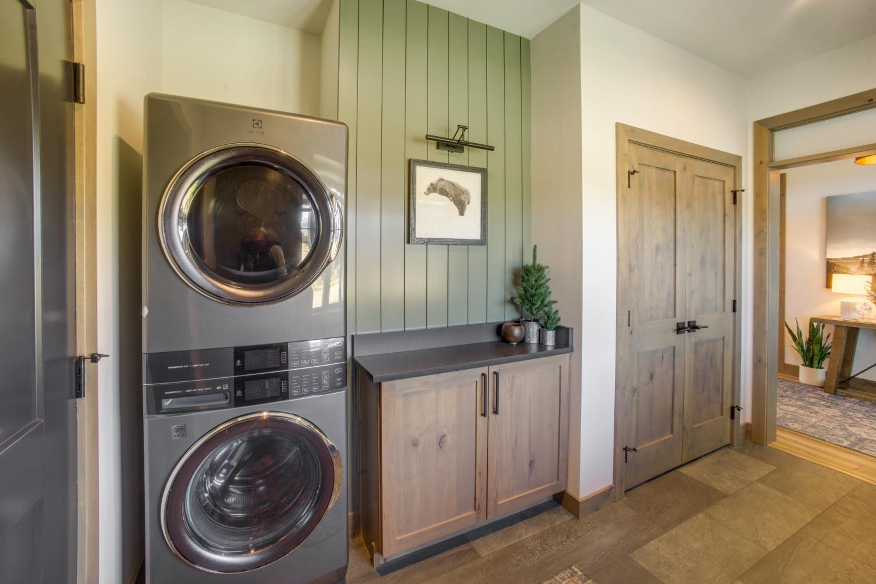 3 Mi to Dtwn Red Lodge Mtn-View Home with Hot Tub