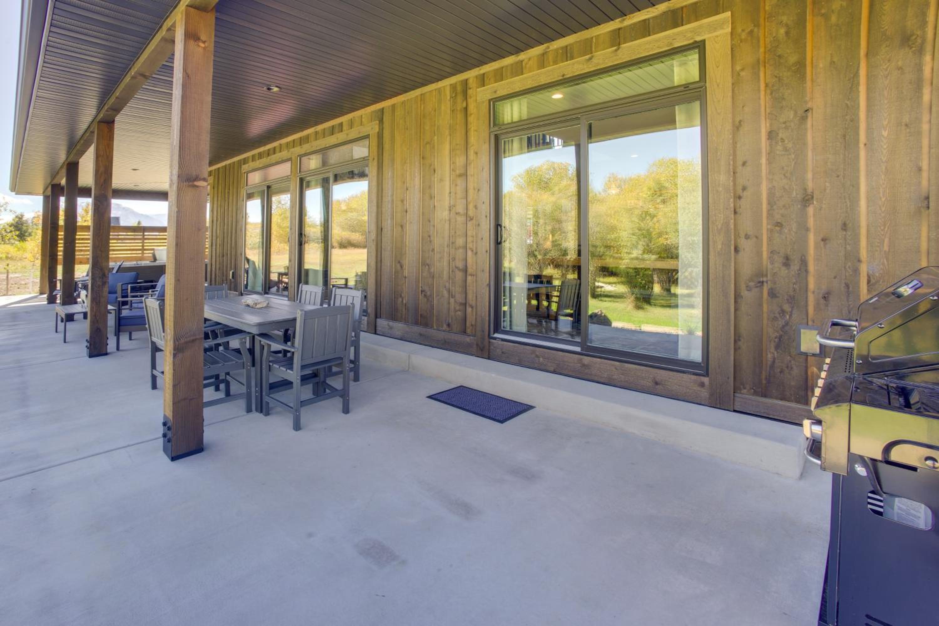 3 Mi to Dtwn Red Lodge Mtn-View Home with Hot Tub