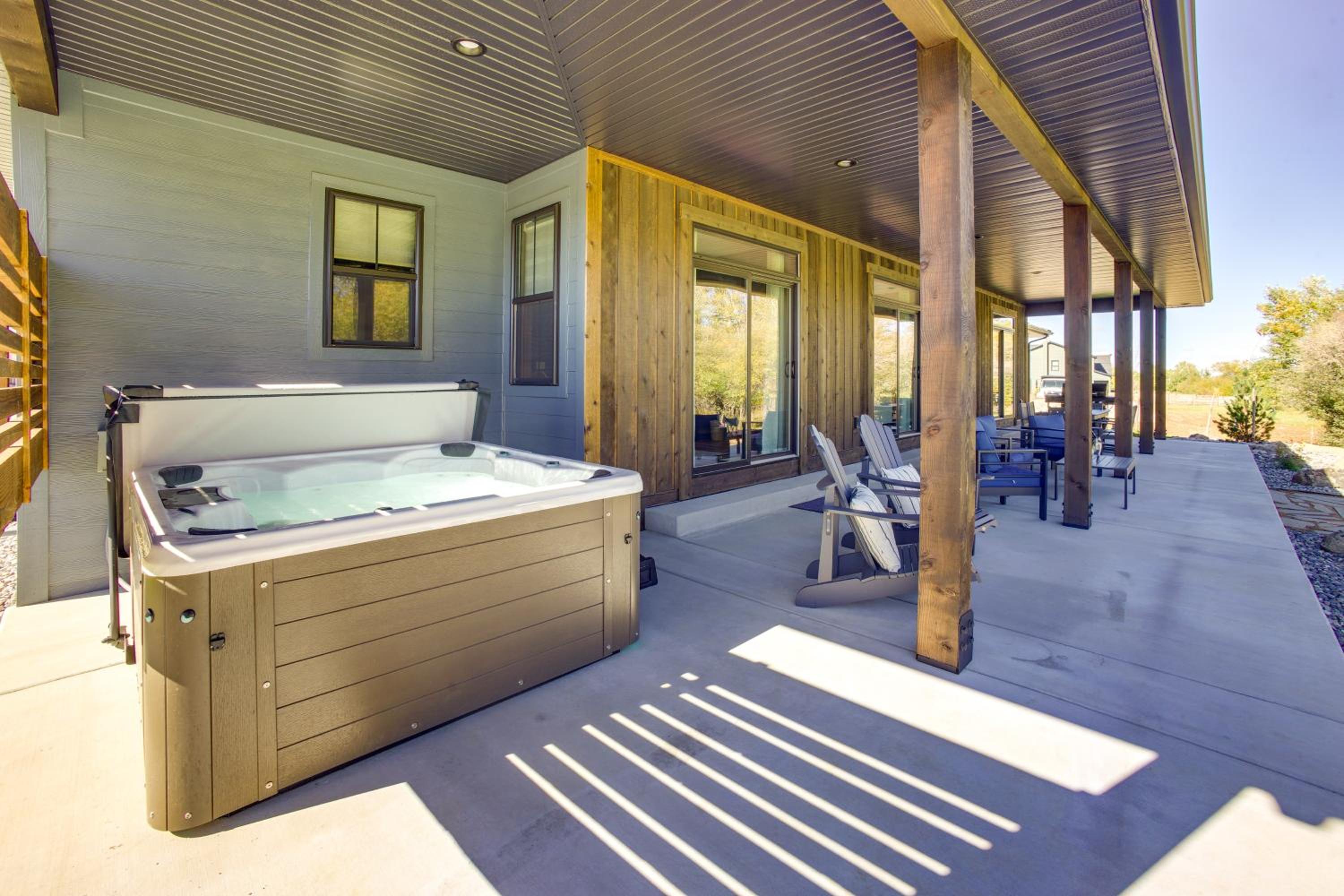3 Mi to Dtwn Red Lodge Mtn-View Home with Hot Tub