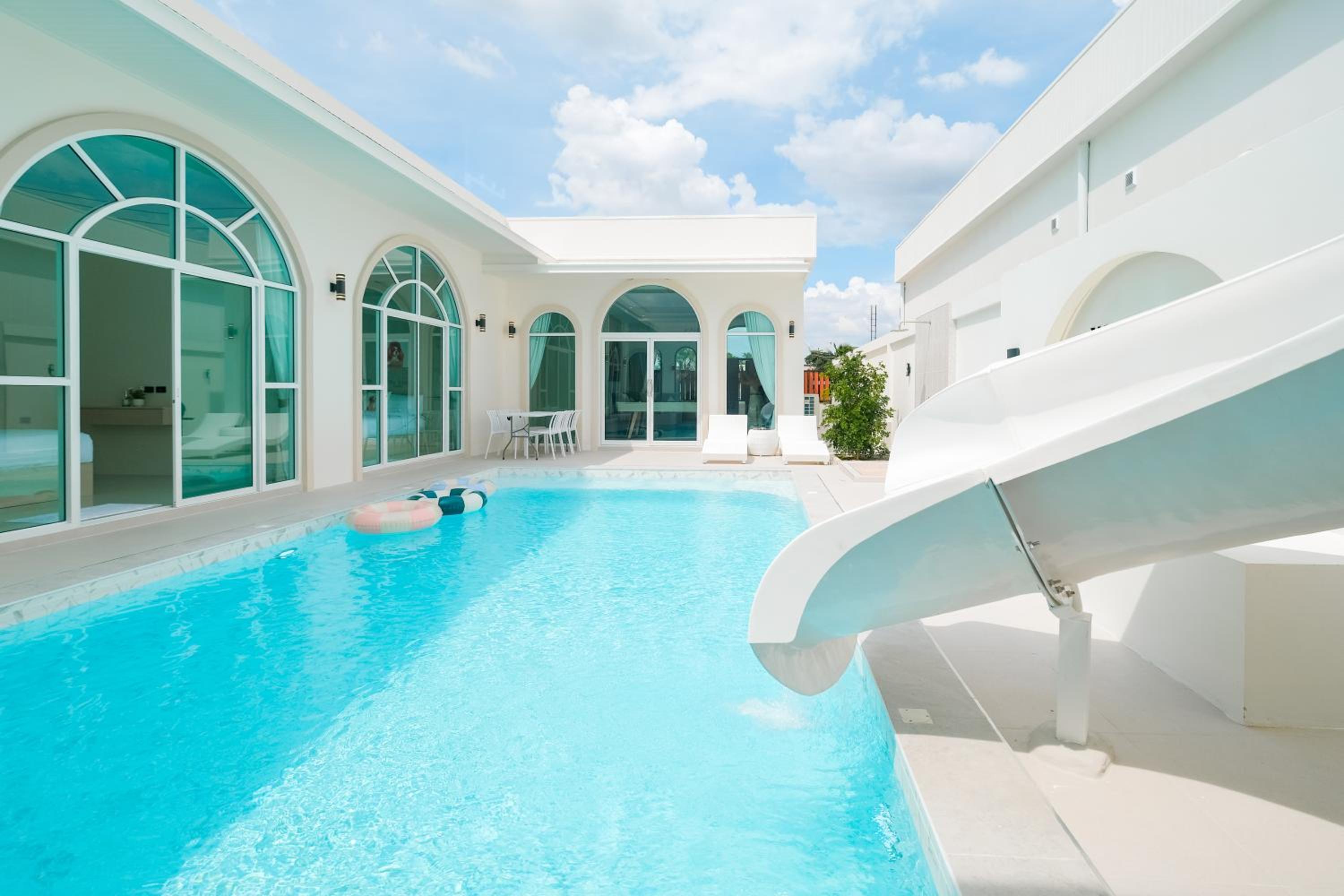 White Heaven Pool Villa Pattaya