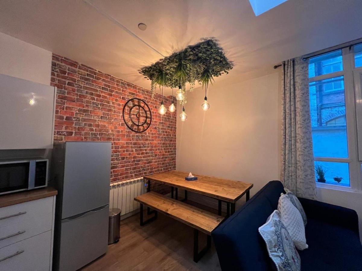 Stylish 2 bed Duplex Apartment - Birmingham