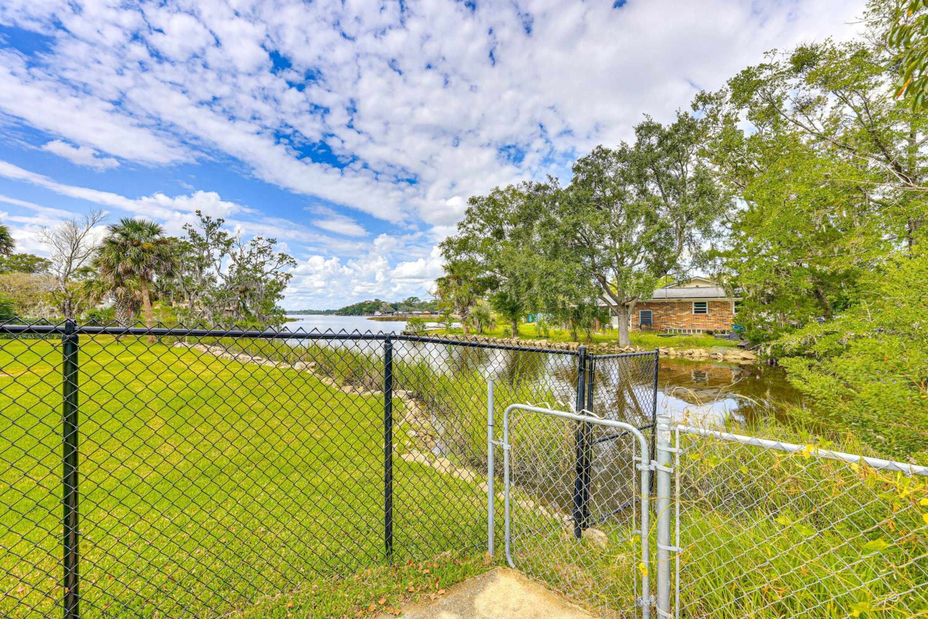 Anglers Escape with River Access JAX Townhome