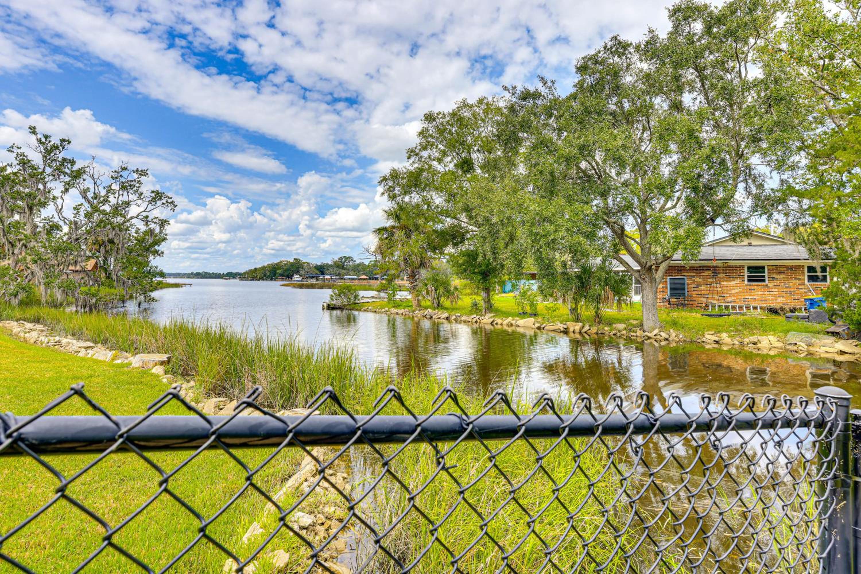 Waterfront JAX Townhome with River Access!