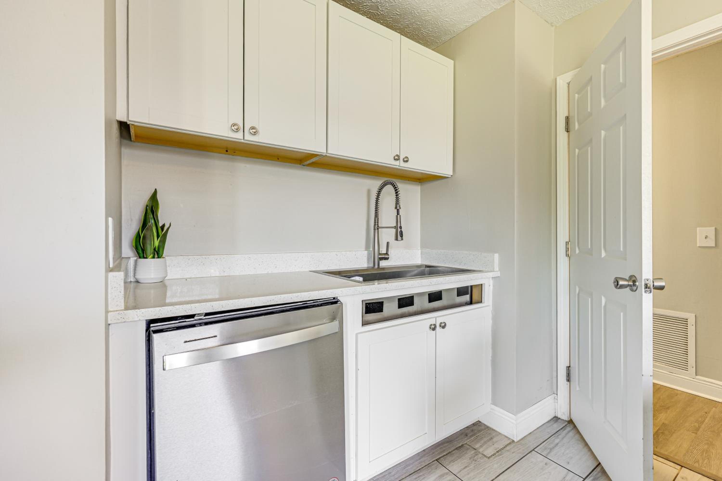 Waterfront JAX Townhome with River Access!