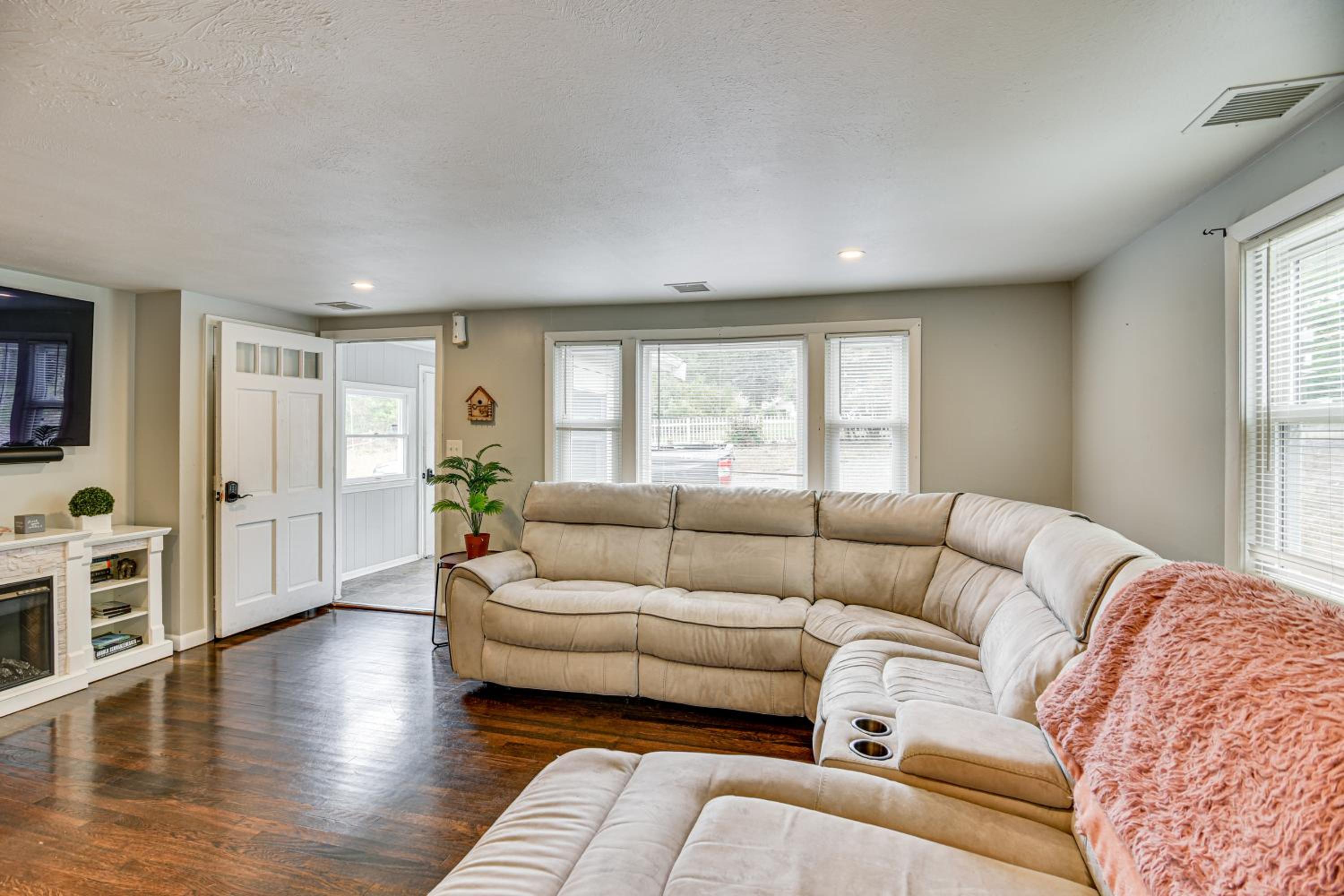 Stay and Play in Plymouth Spacious Home with Yard