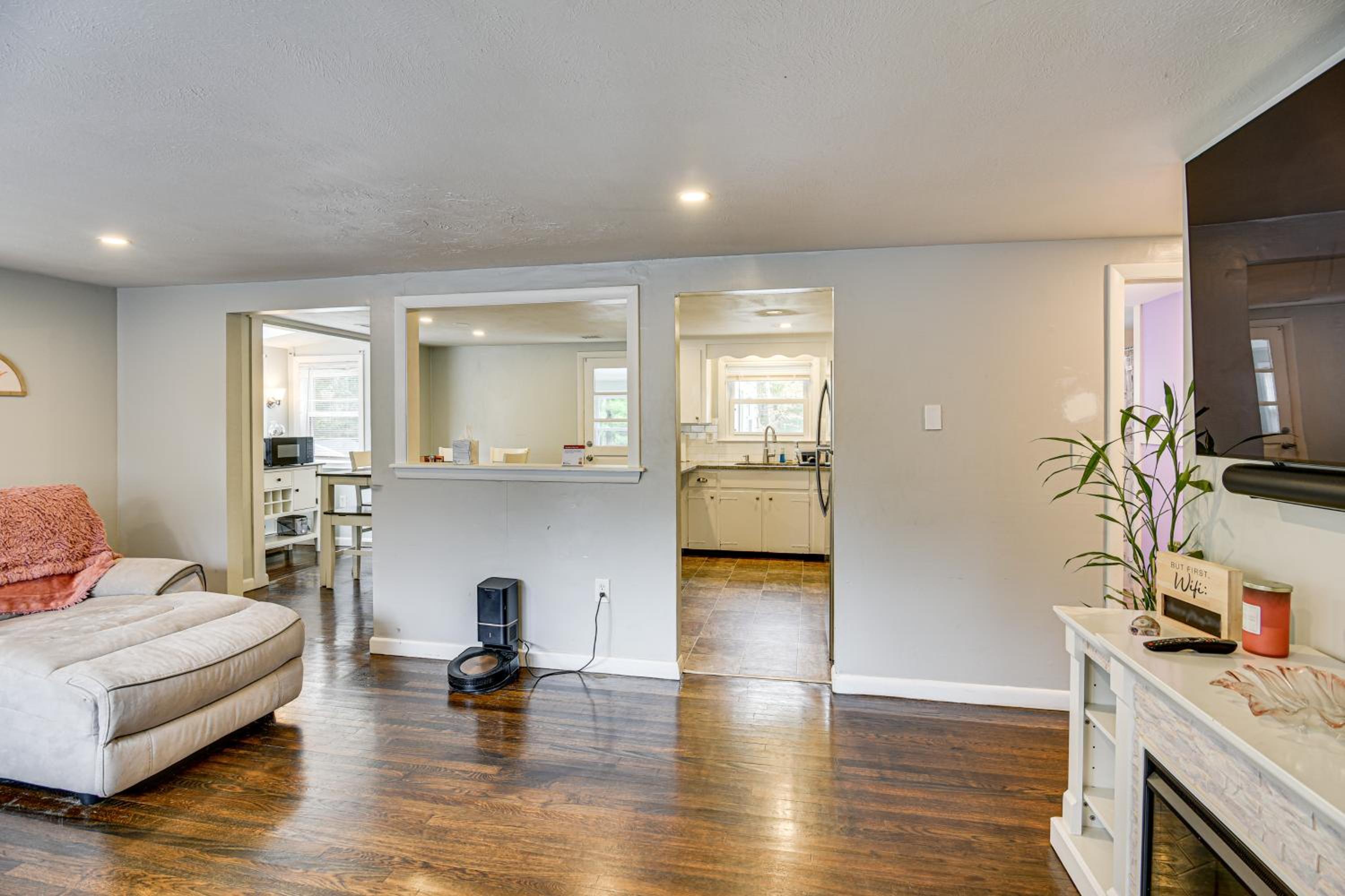 Stay and Play in Plymouth Spacious Home with Yard