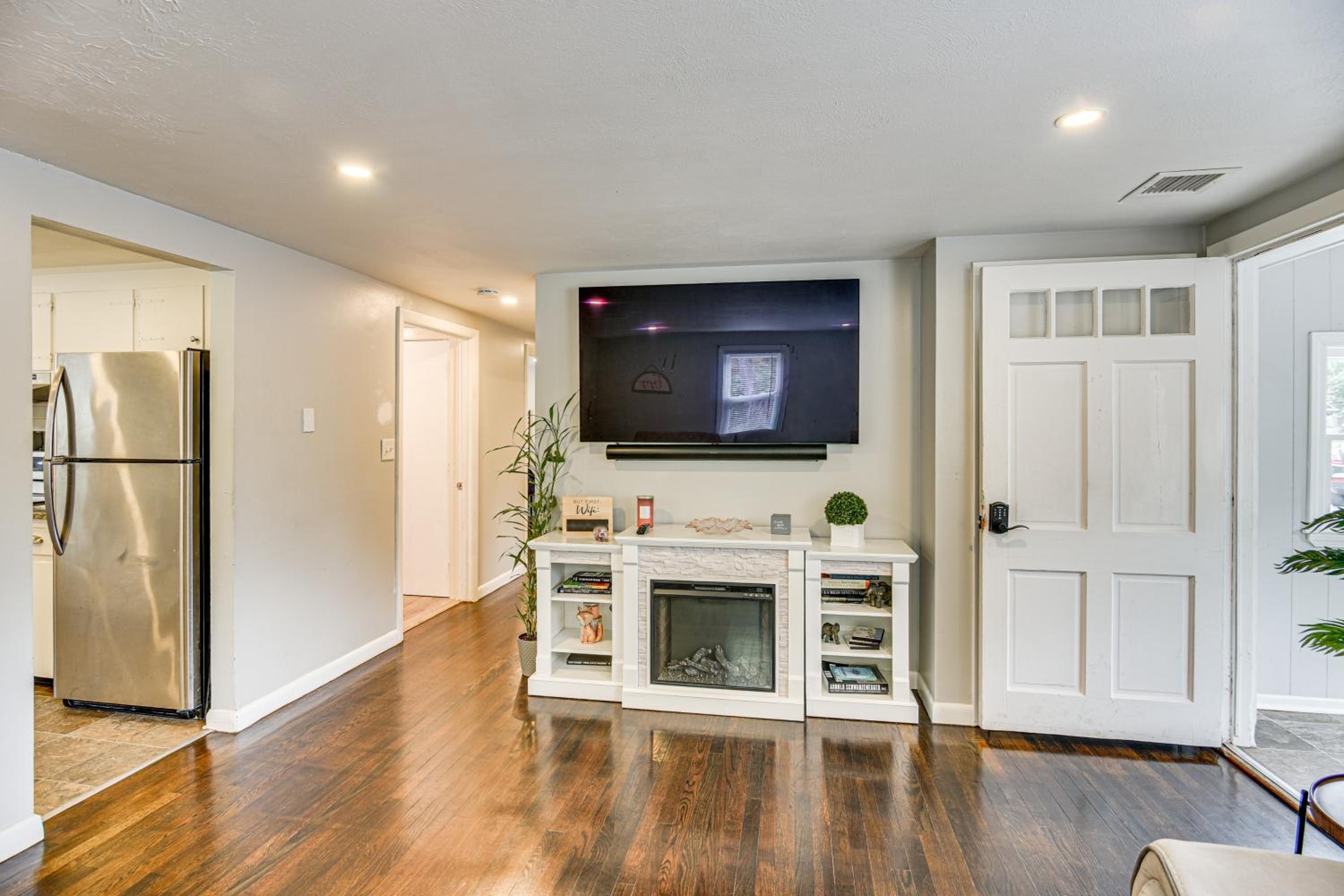 Stay and Play in Plymouth Spacious Home with Yard