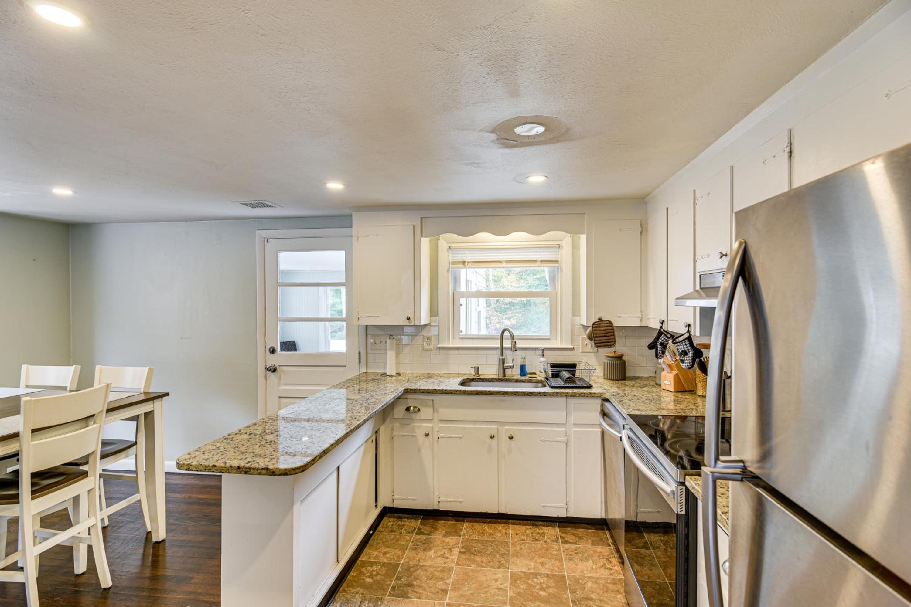 Stay and Play in Plymouth Spacious Home with Yard