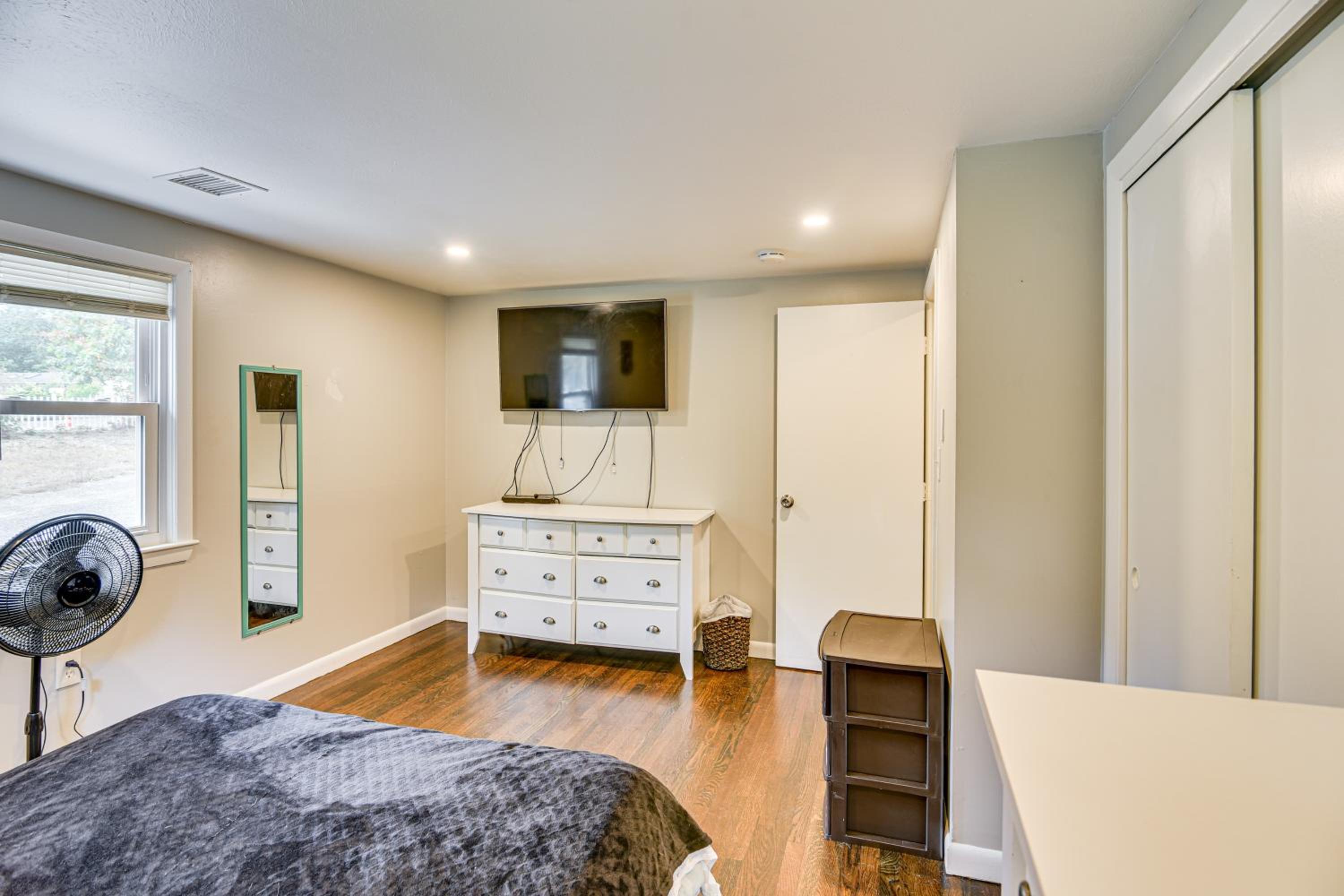 Stay and Play in Plymouth Spacious Home with Yard