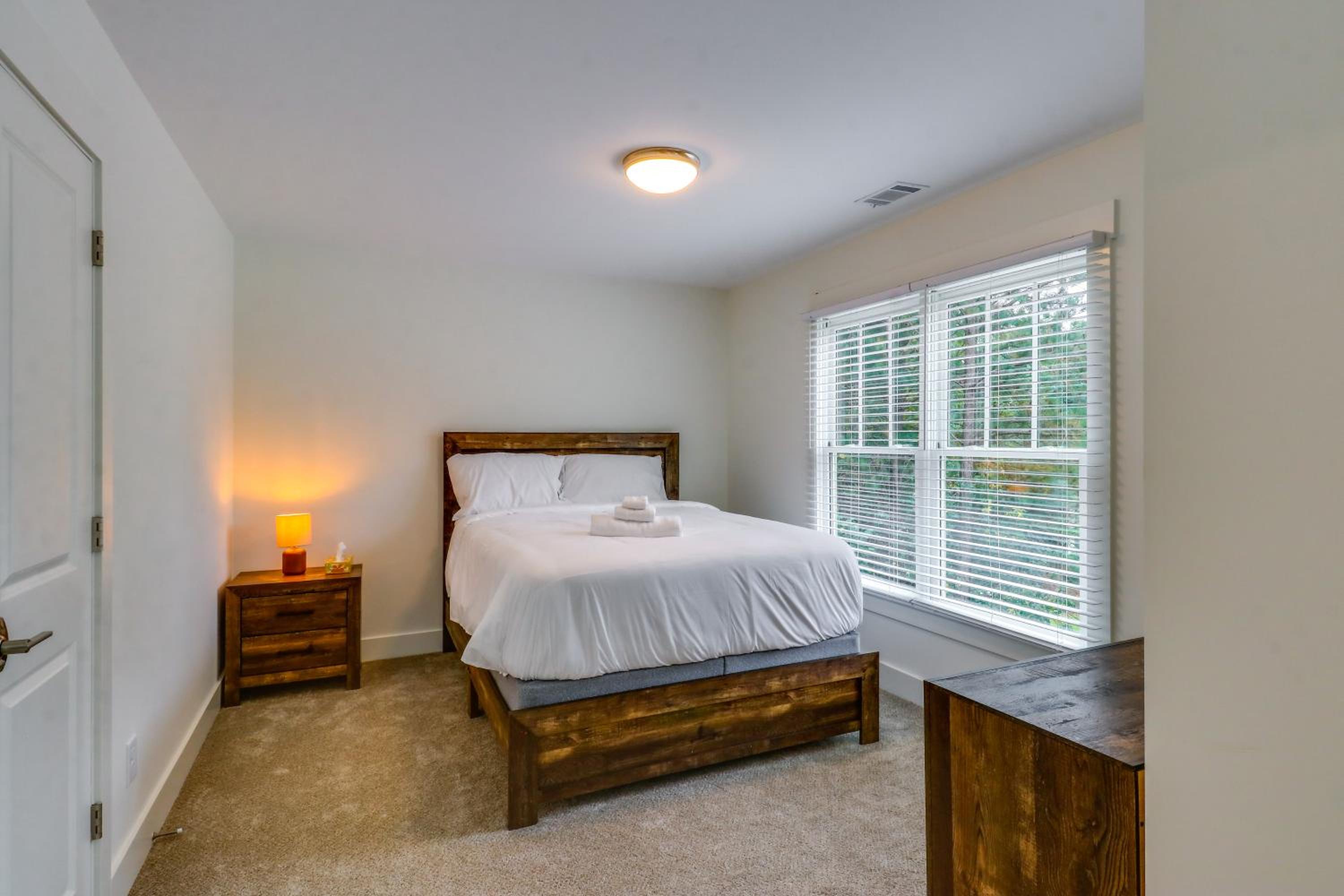 Easy I-20 Access Family Escape with Deck in Decatur