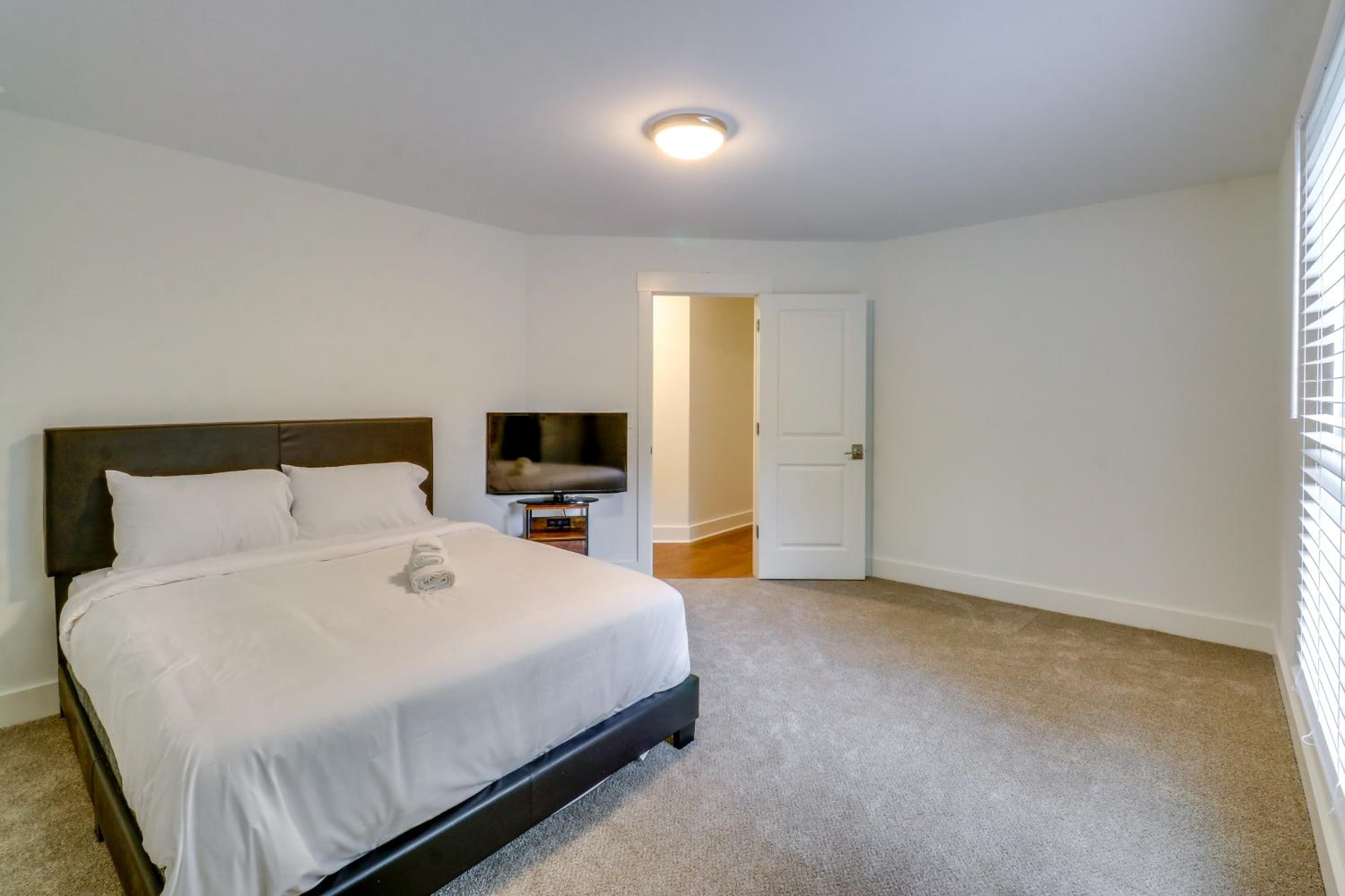 Easy I-20 Access Family Escape with Deck in Decatur