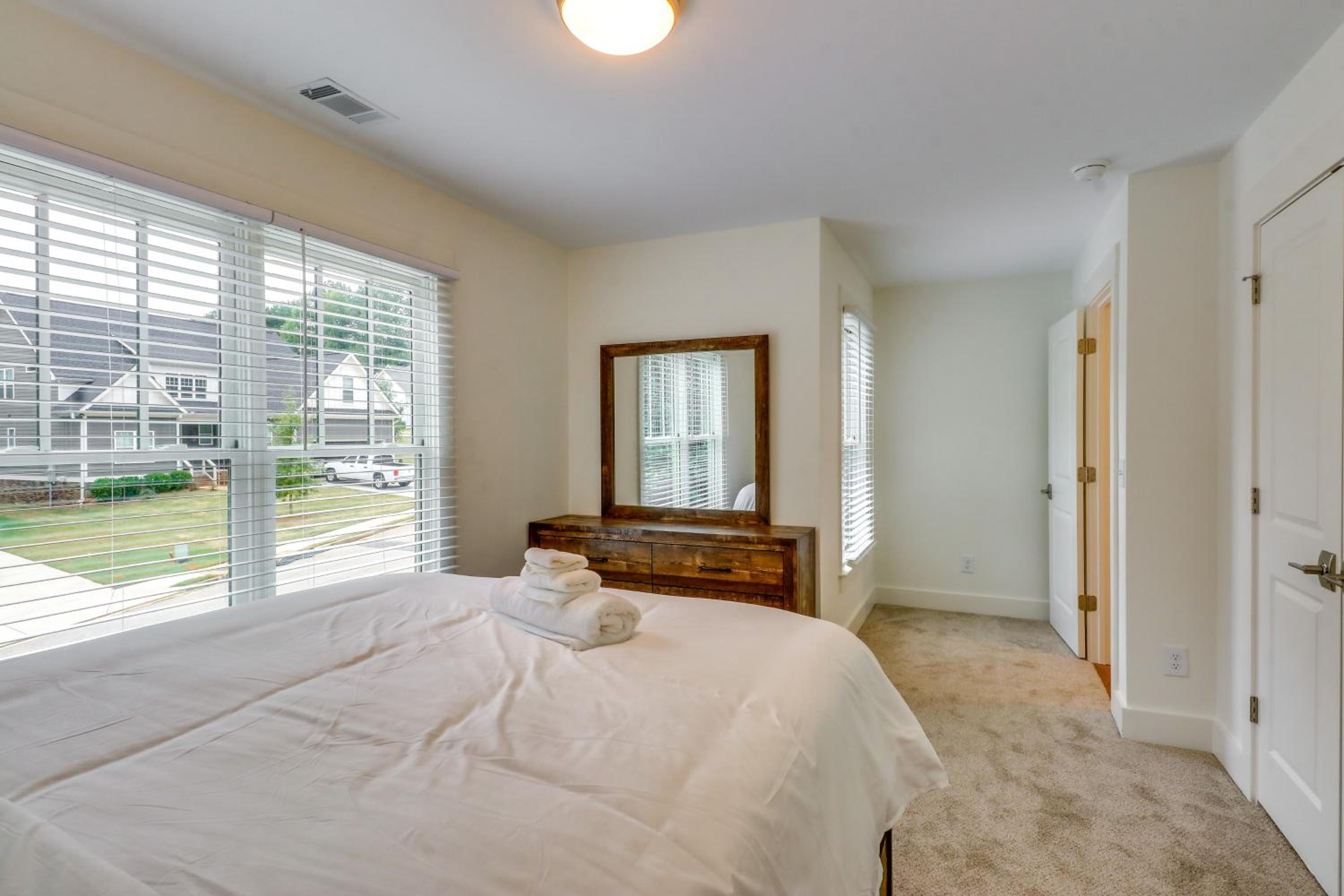 Easy I-20 Access Family Escape with Deck in Decatur