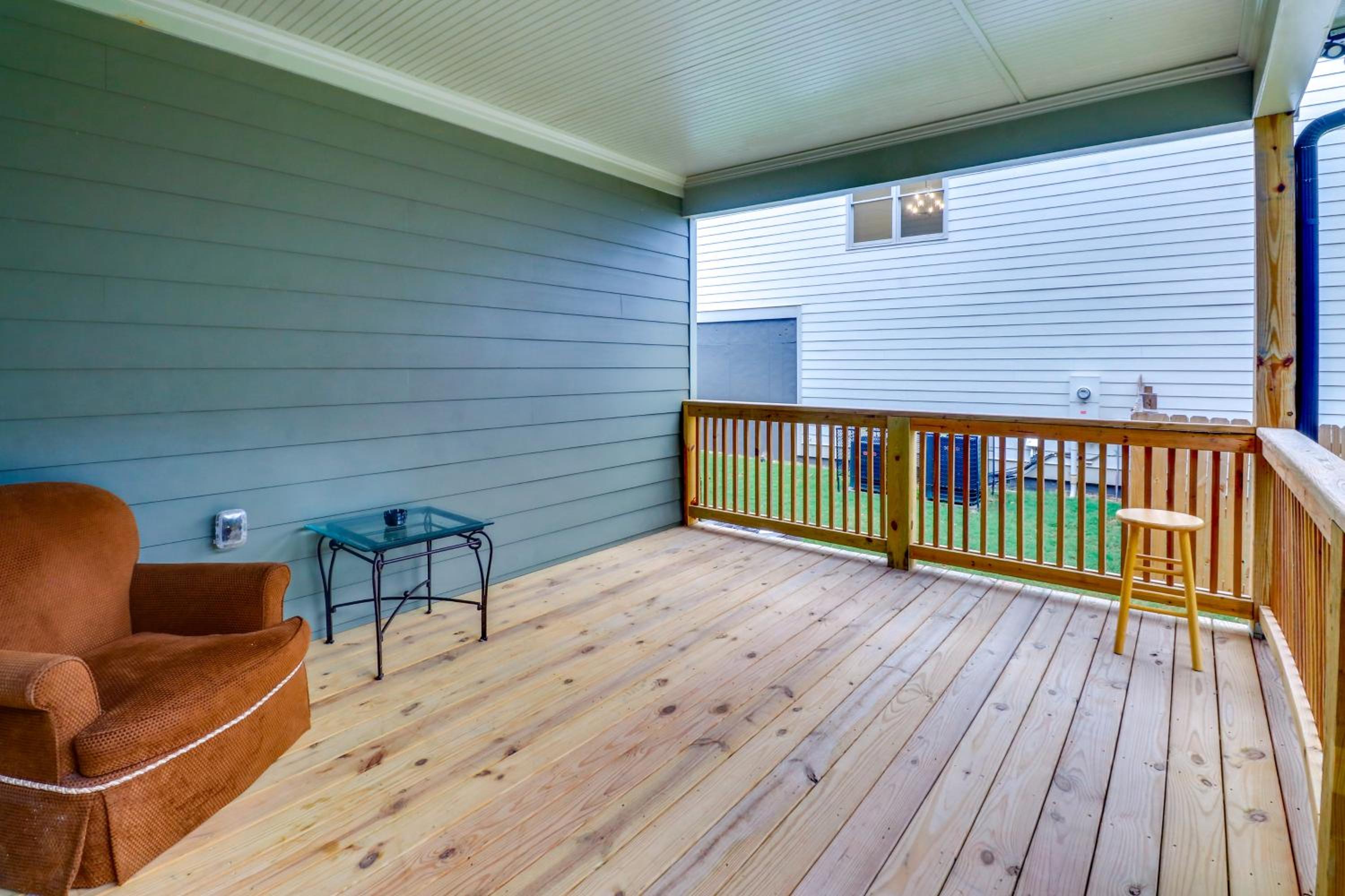 Easy I-20 Access Family Escape with Deck in Decatur