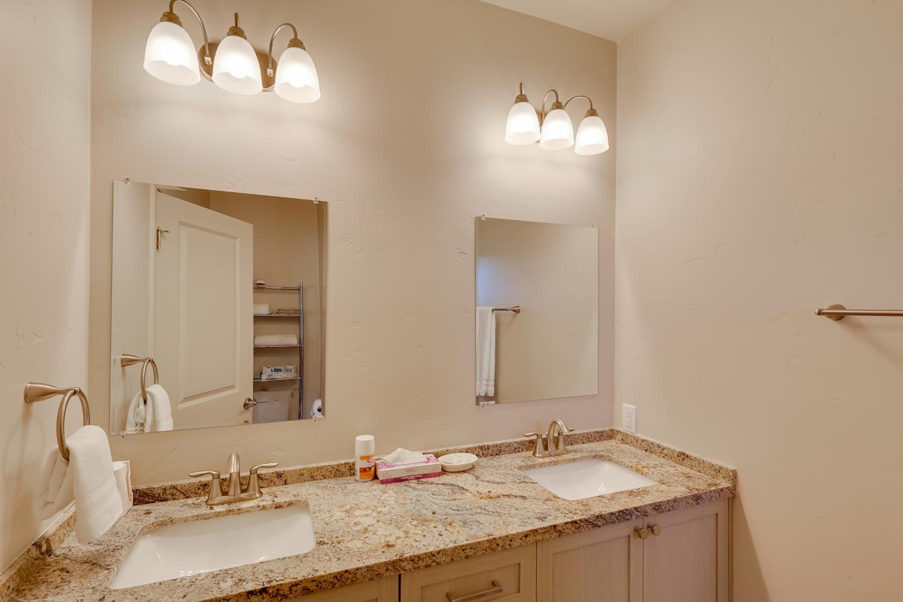 Desert Escape Near Lake Havasu and London Bridge!
