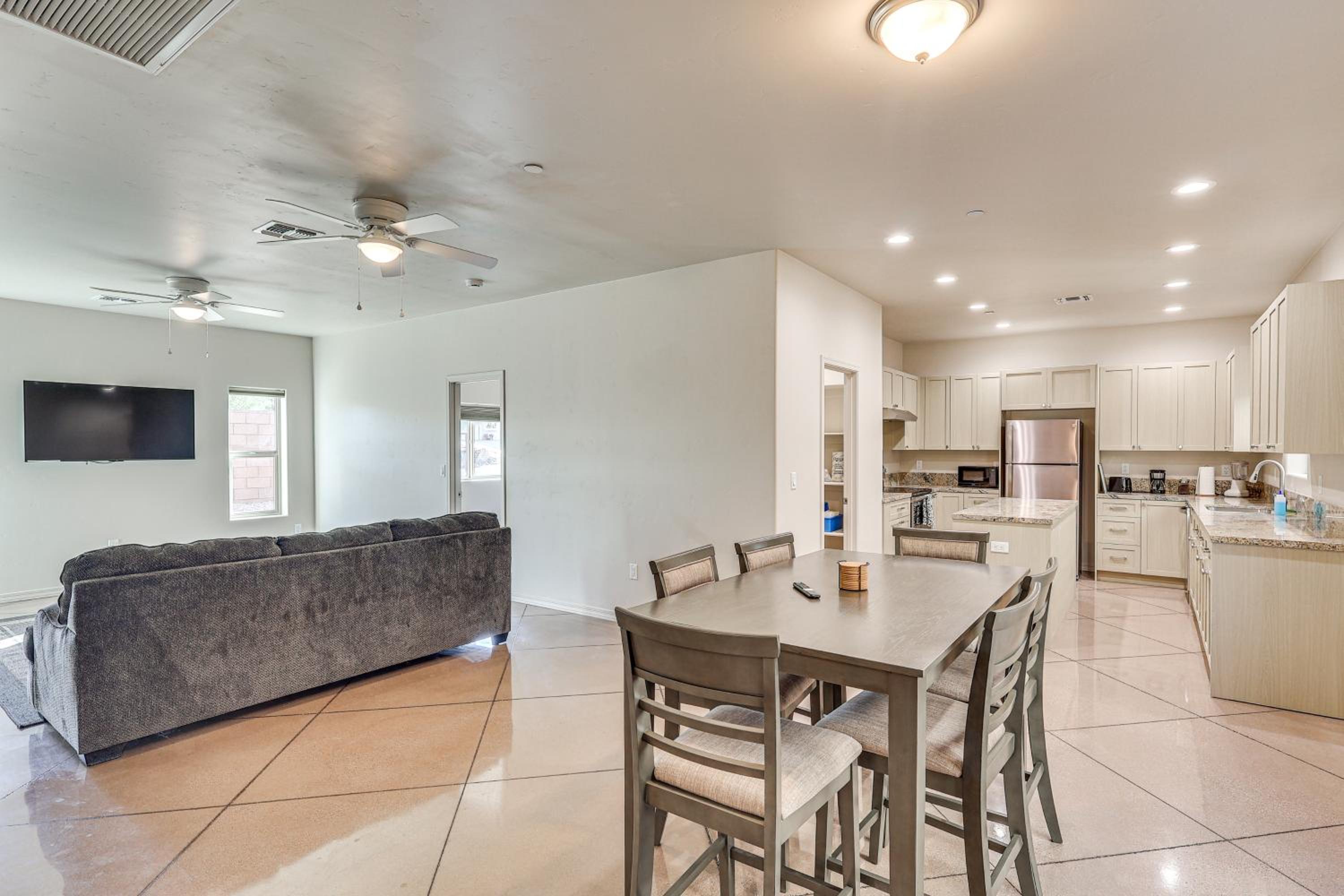 Hike and Explore Apt 3 Mi to Lake Havasu and Dtwn!