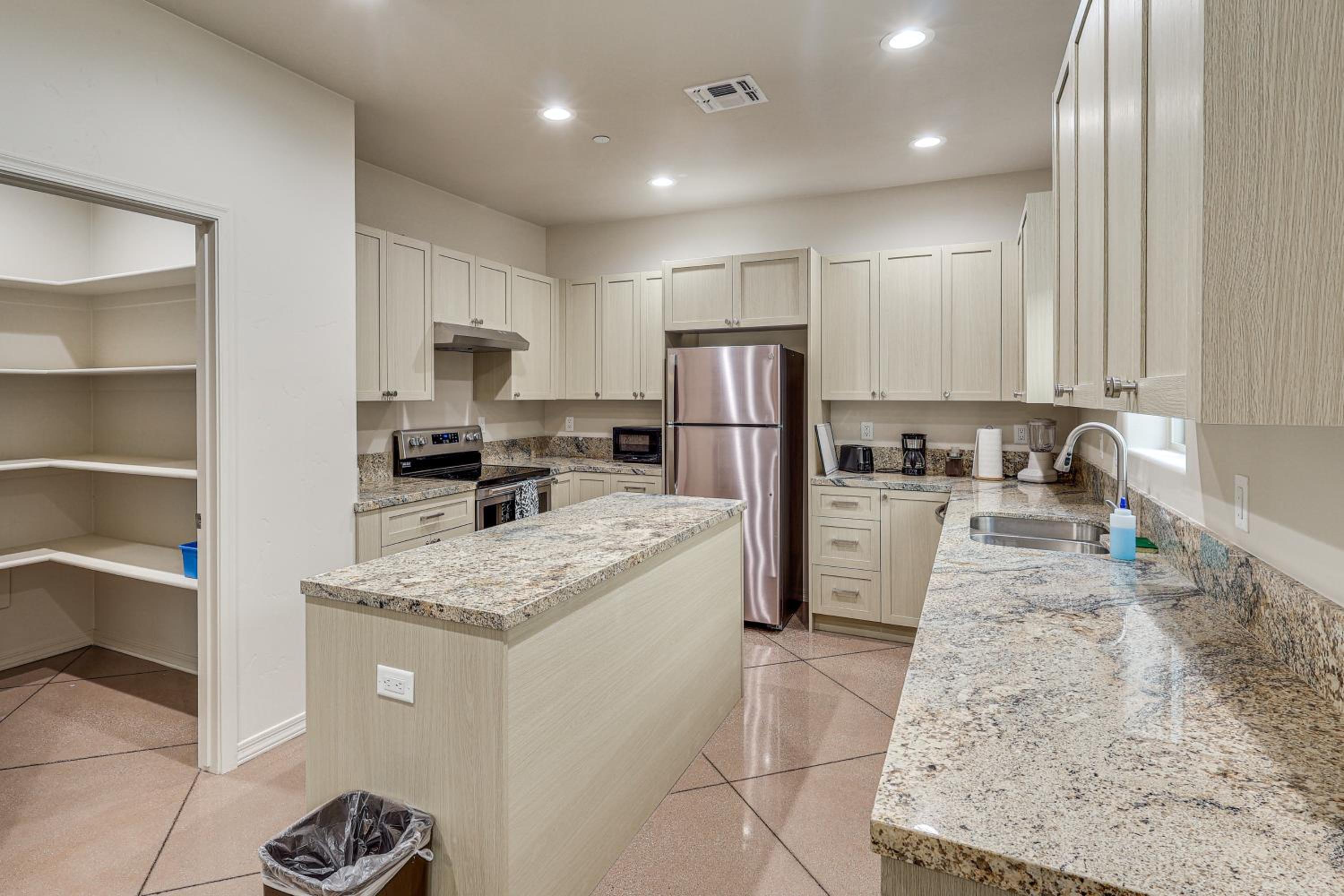 Hike and Explore Apt 3 Mi to Lake Havasu and Dtwn!