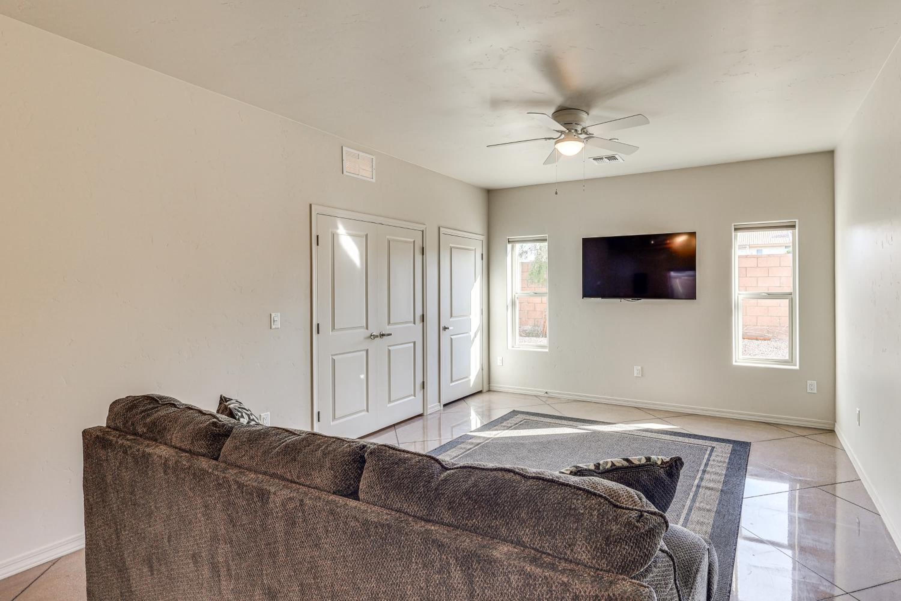Hike and Explore Apt 3 Mi to Lake Havasu and Dtwn!