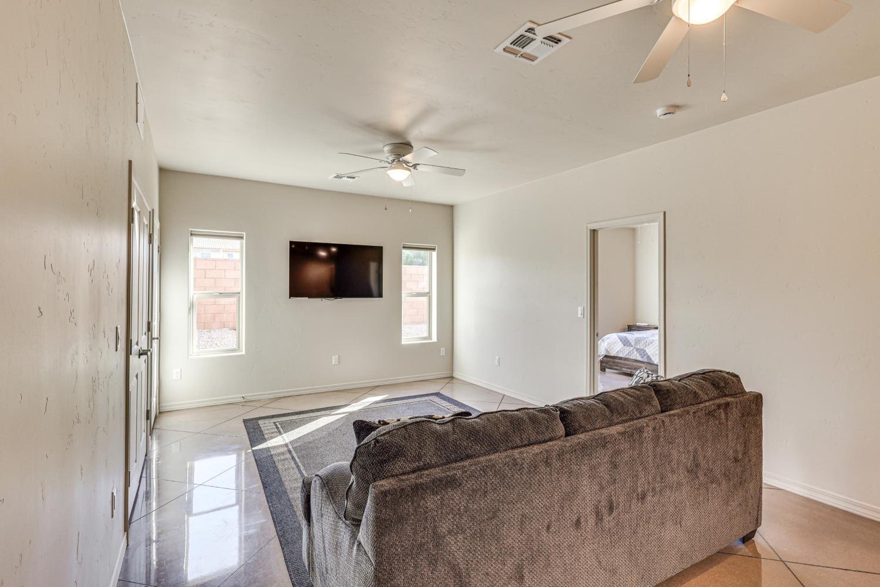 Hike and Explore Apt 3 Mi to Lake Havasu and Dtwn!