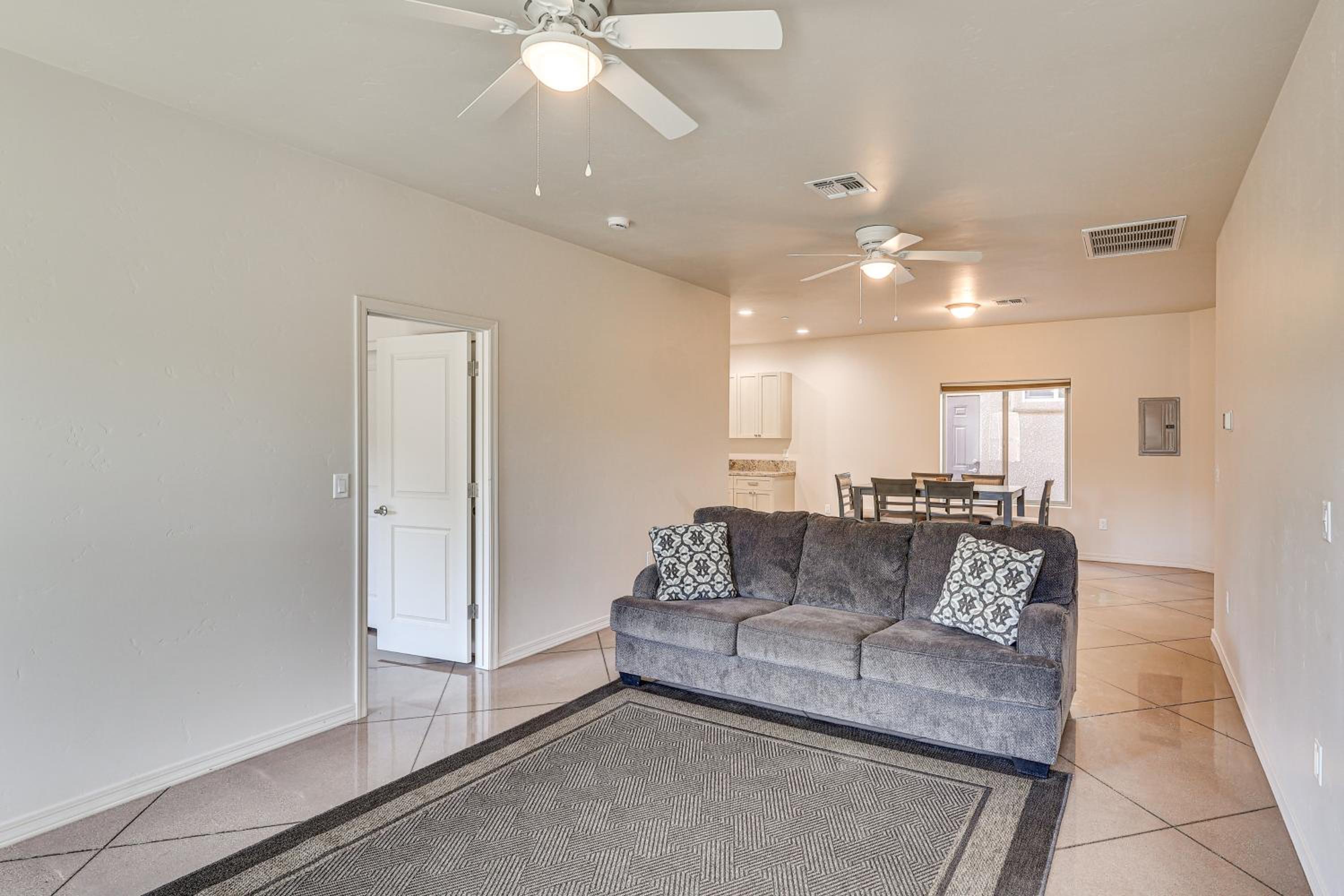 Hike and Explore Apt 3 Mi to Lake Havasu and Dtwn!