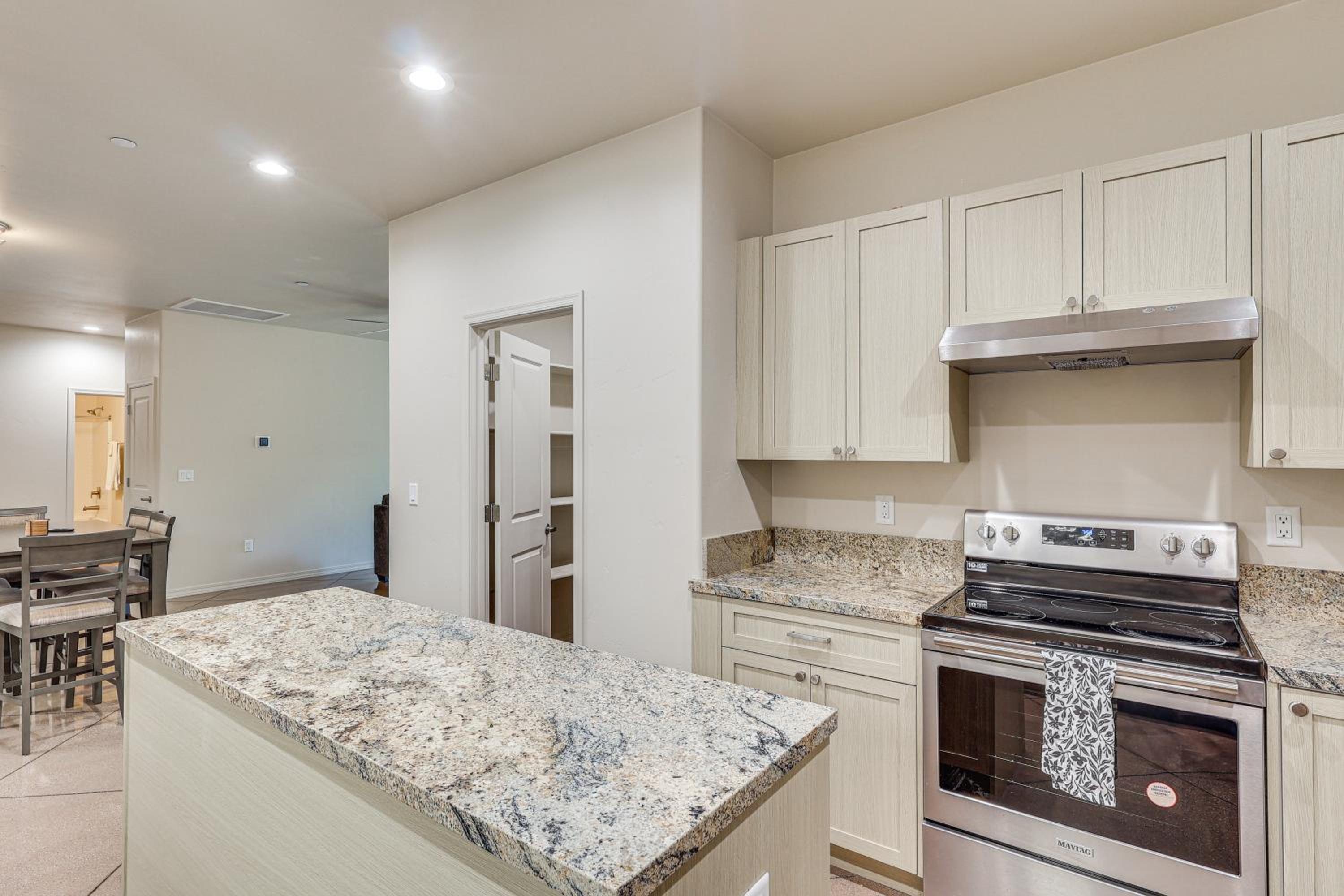 Hike and Explore Apt 3 Mi to Lake Havasu and Dtwn!