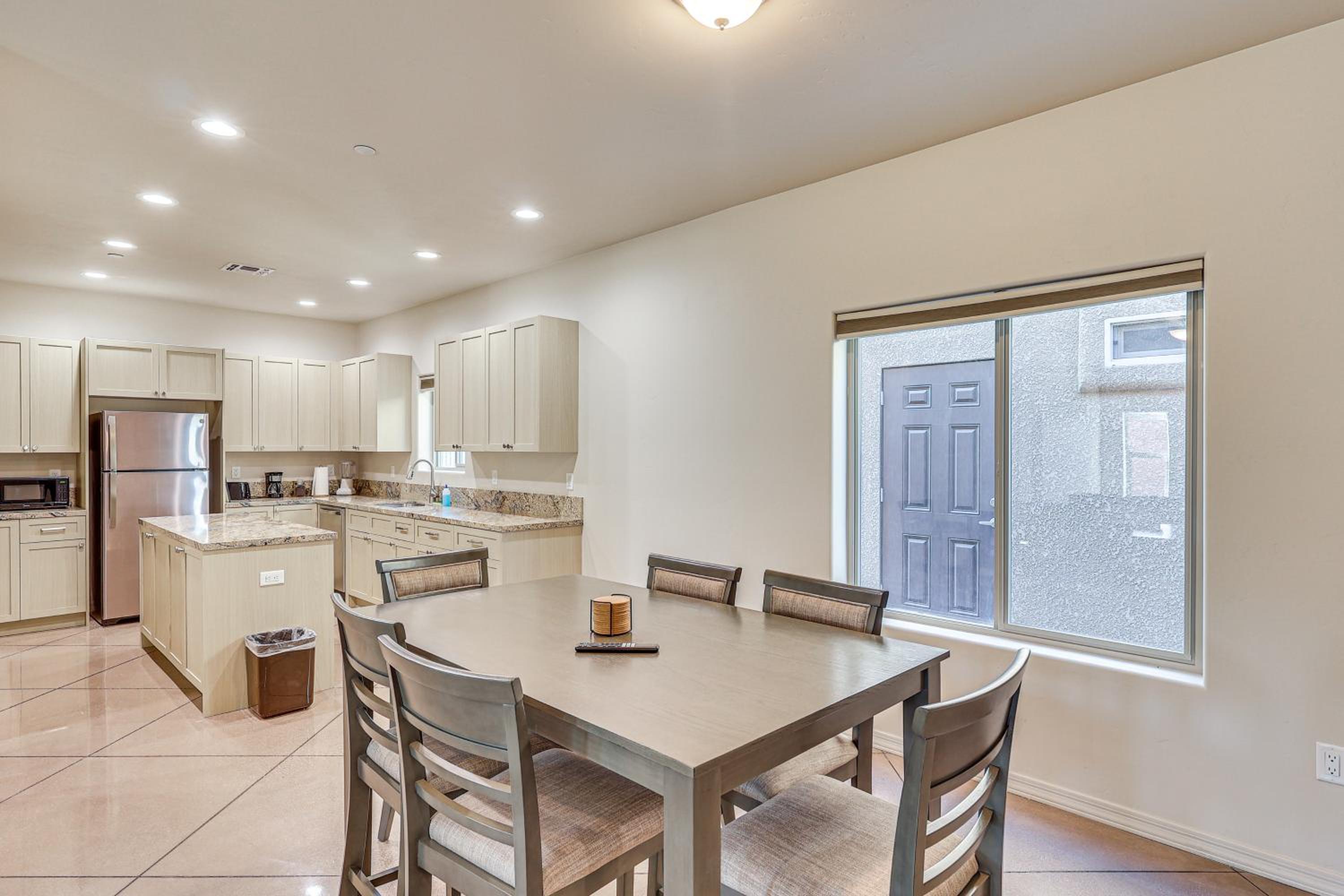 Hike and Explore Apt 3 Mi to Lake Havasu and Dtwn!