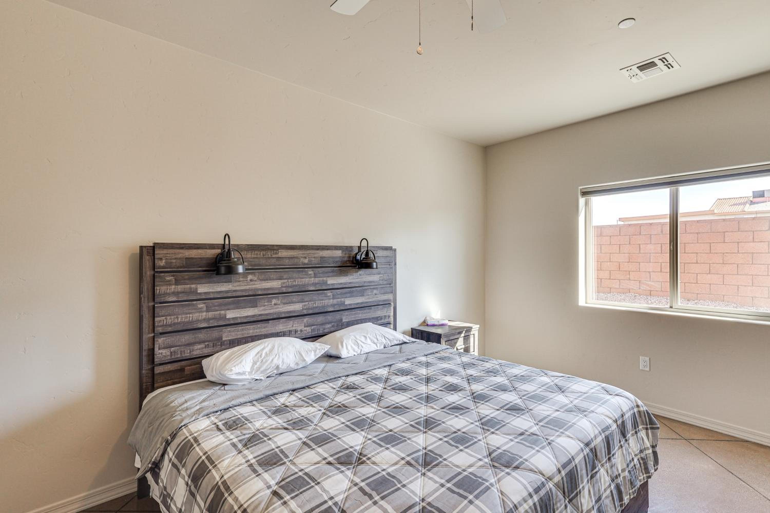 Hike and Explore Apt 3 Mi to Lake Havasu and Dtwn!