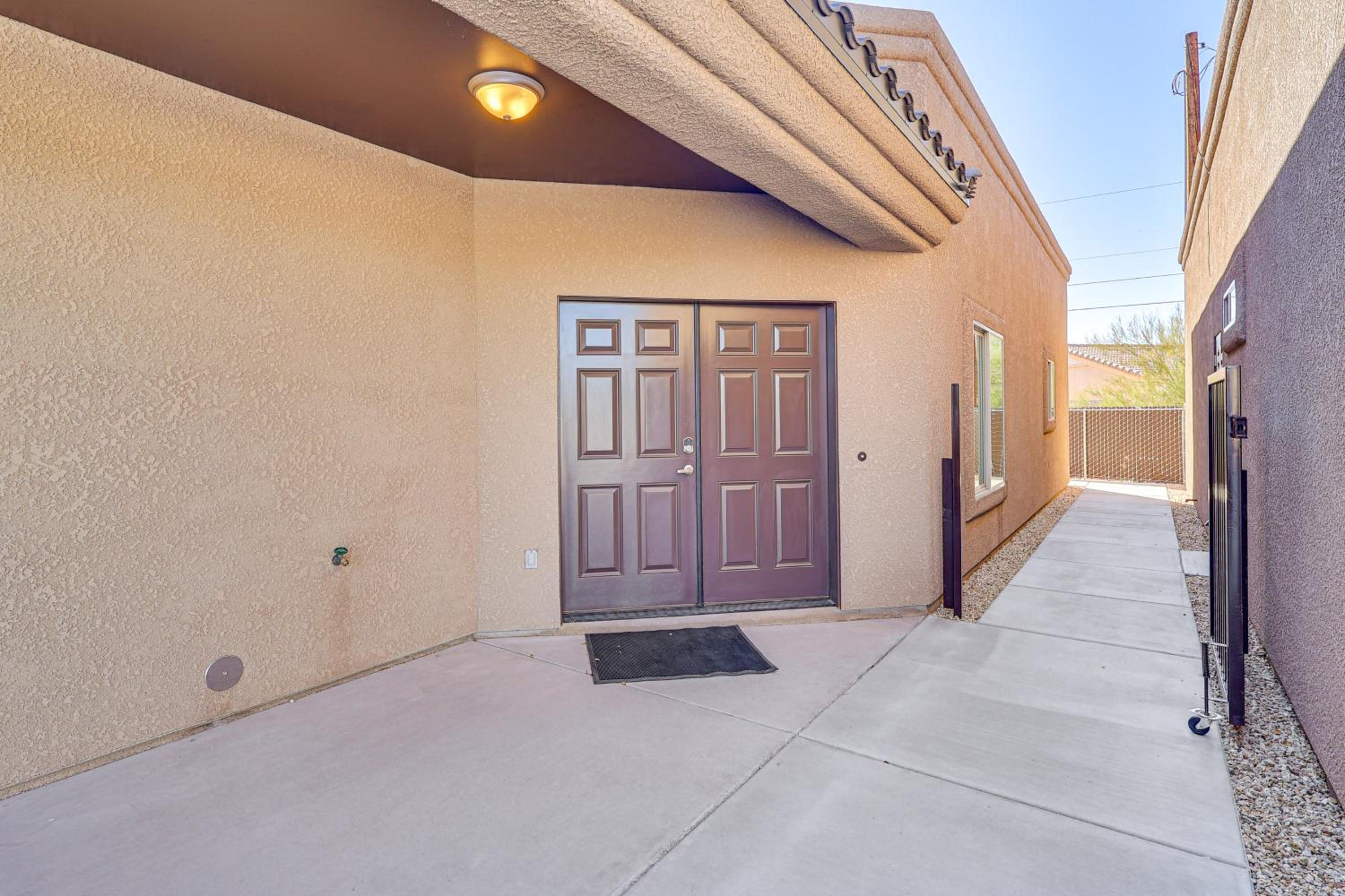 Hike and Explore Apt 3 Mi to Lake Havasu and Dtwn!
