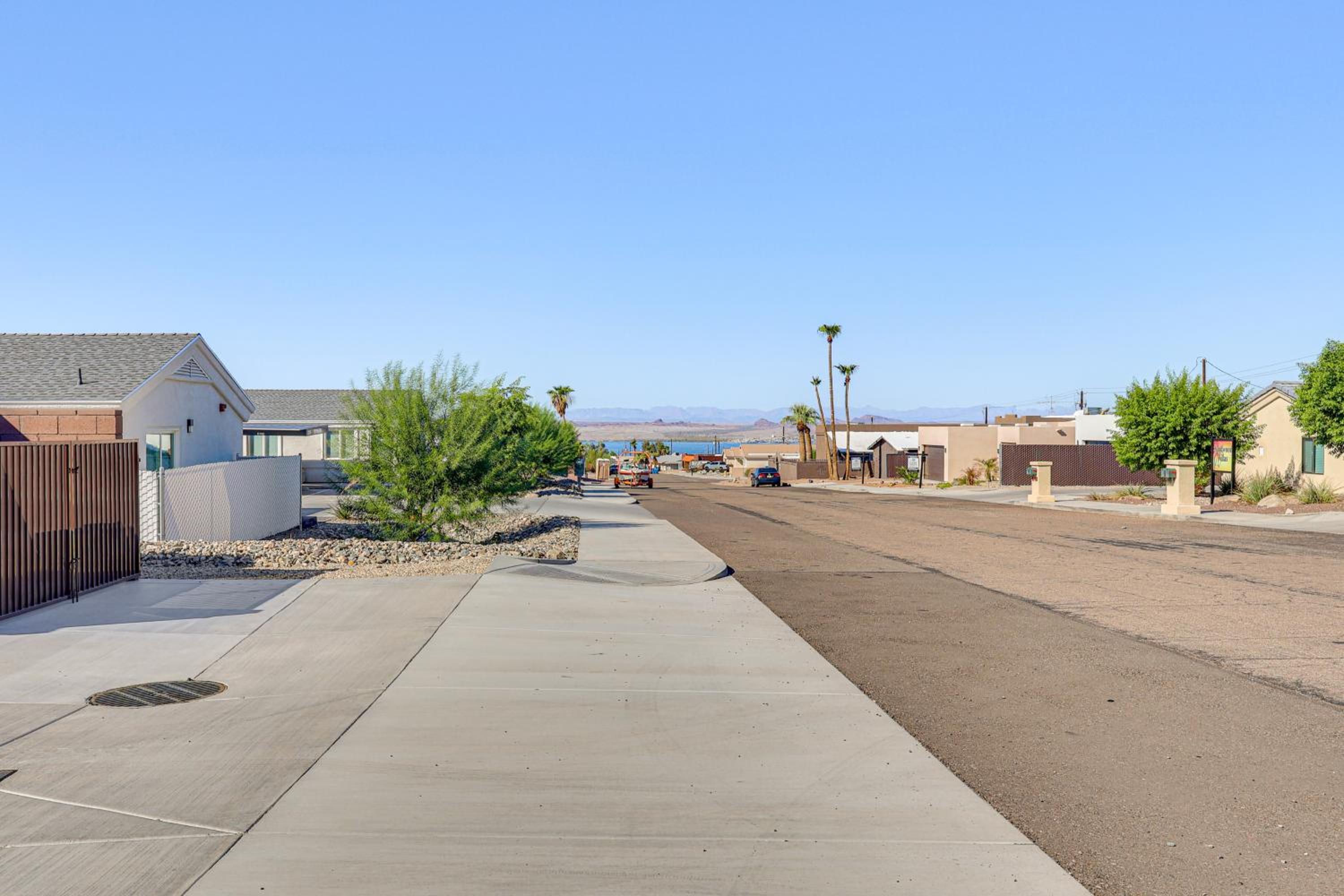 Hike and Explore Apt 3 Mi to Lake Havasu and Dtwn!