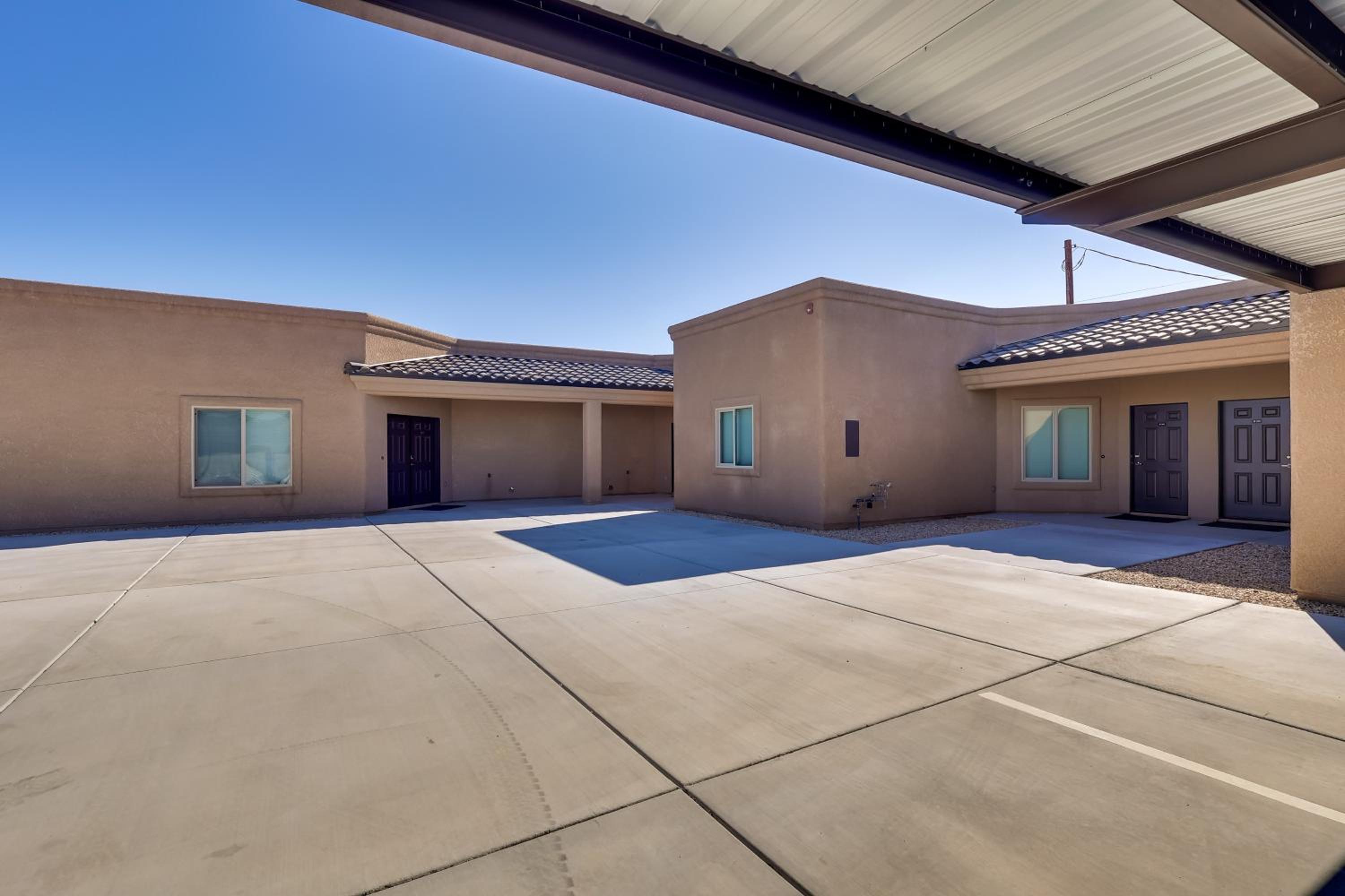 Golf, Hike and Boat! Bright Lake Havasu City Apt