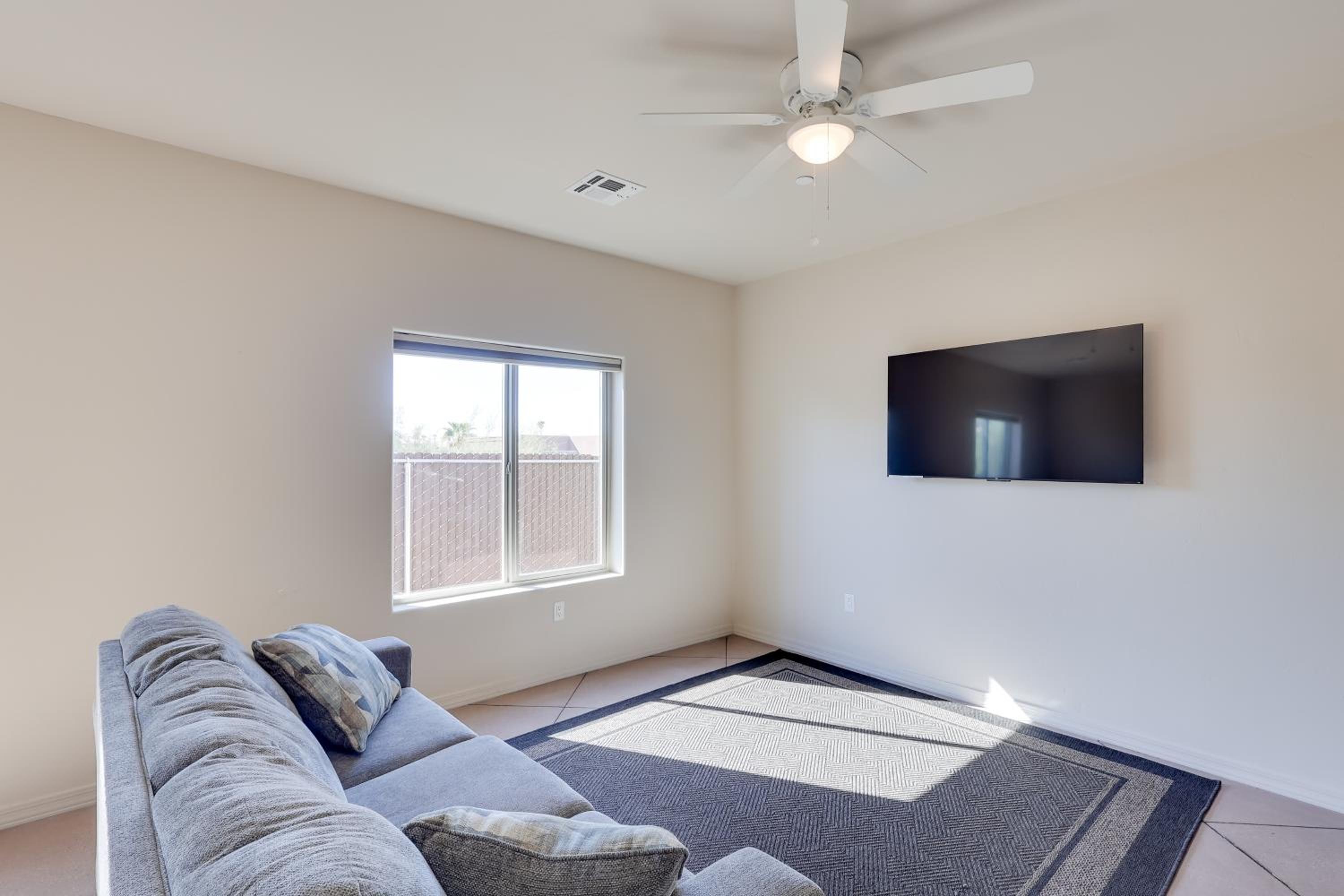 Golf, Hike and Boat! Bright Lake Havasu City Apt