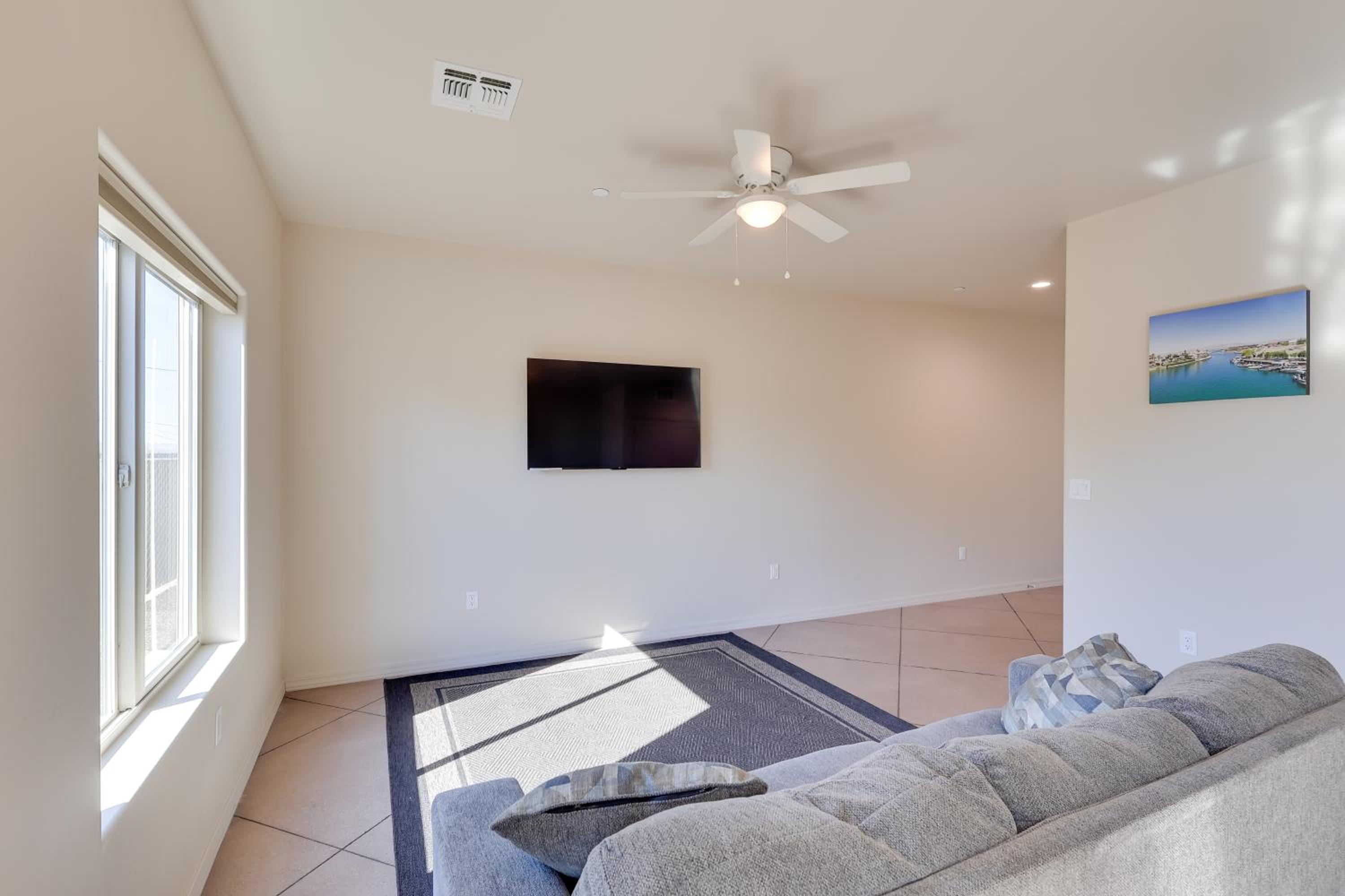 Golf, Hike and Boat! Bright Lake Havasu City Apt