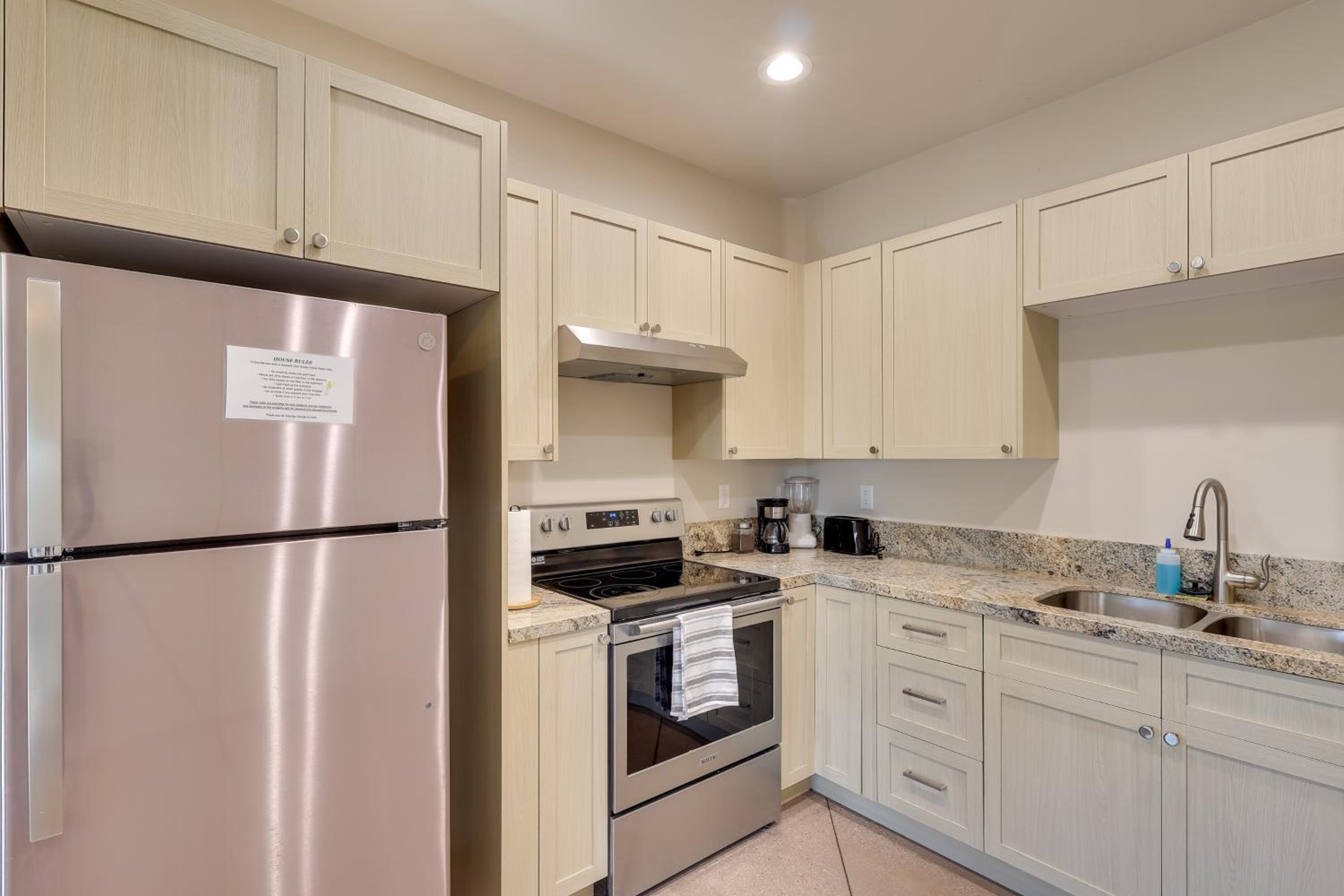 Golf, Hike and Boat! Bright Lake Havasu City Apt