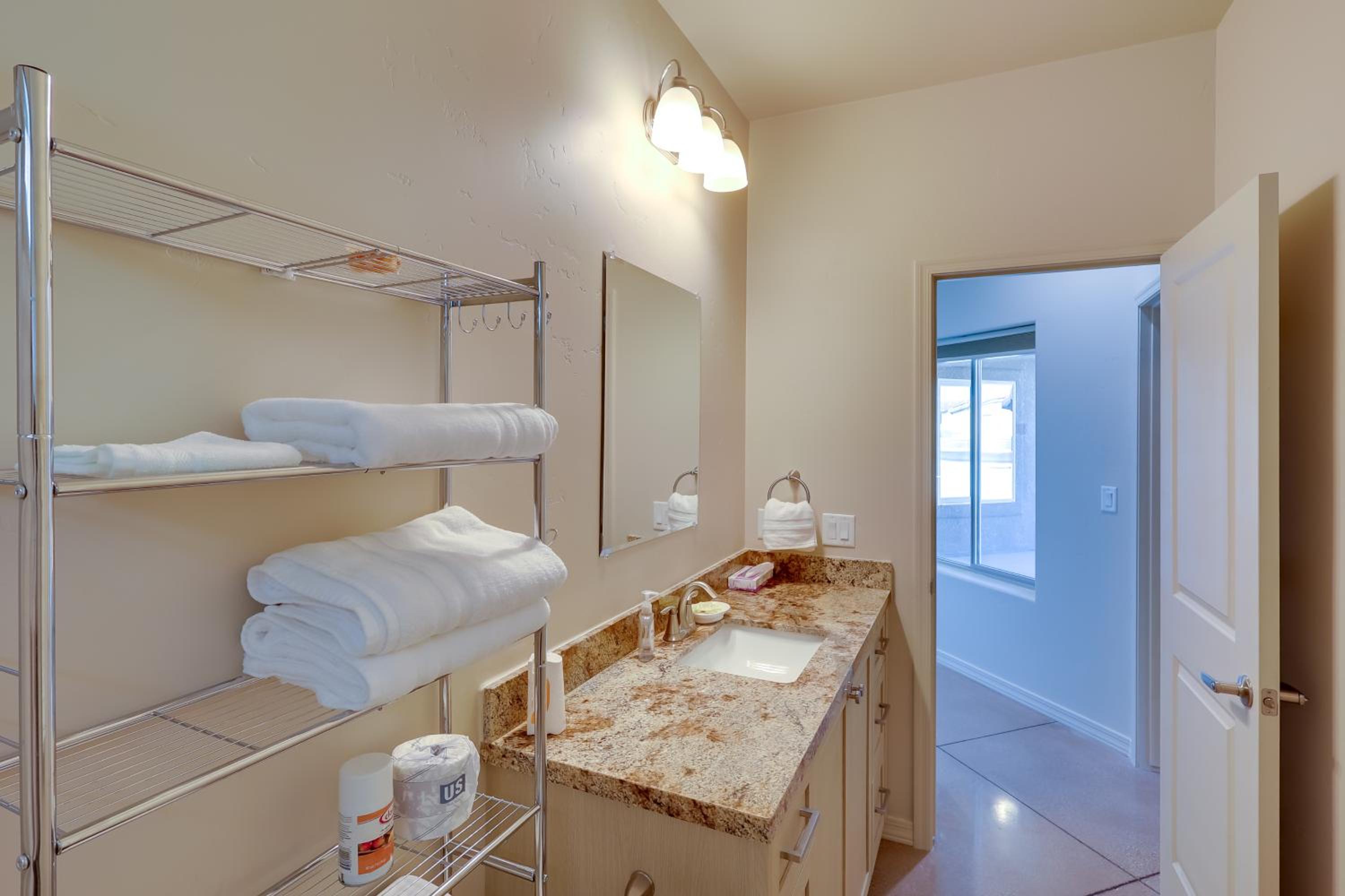 Golf, Hike and Boat! Bright Lake Havasu City Apt
