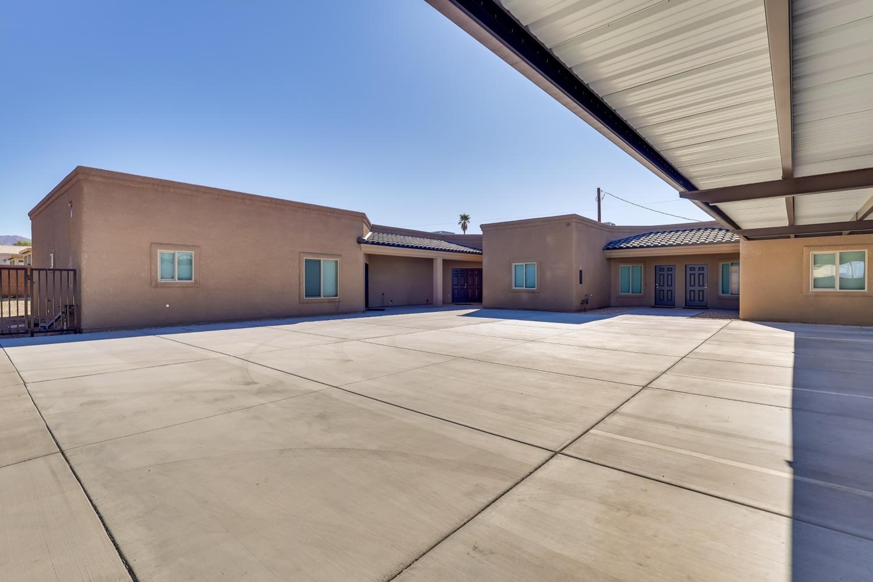 Golf, Hike and Boat! Bright Lake Havasu City Apt