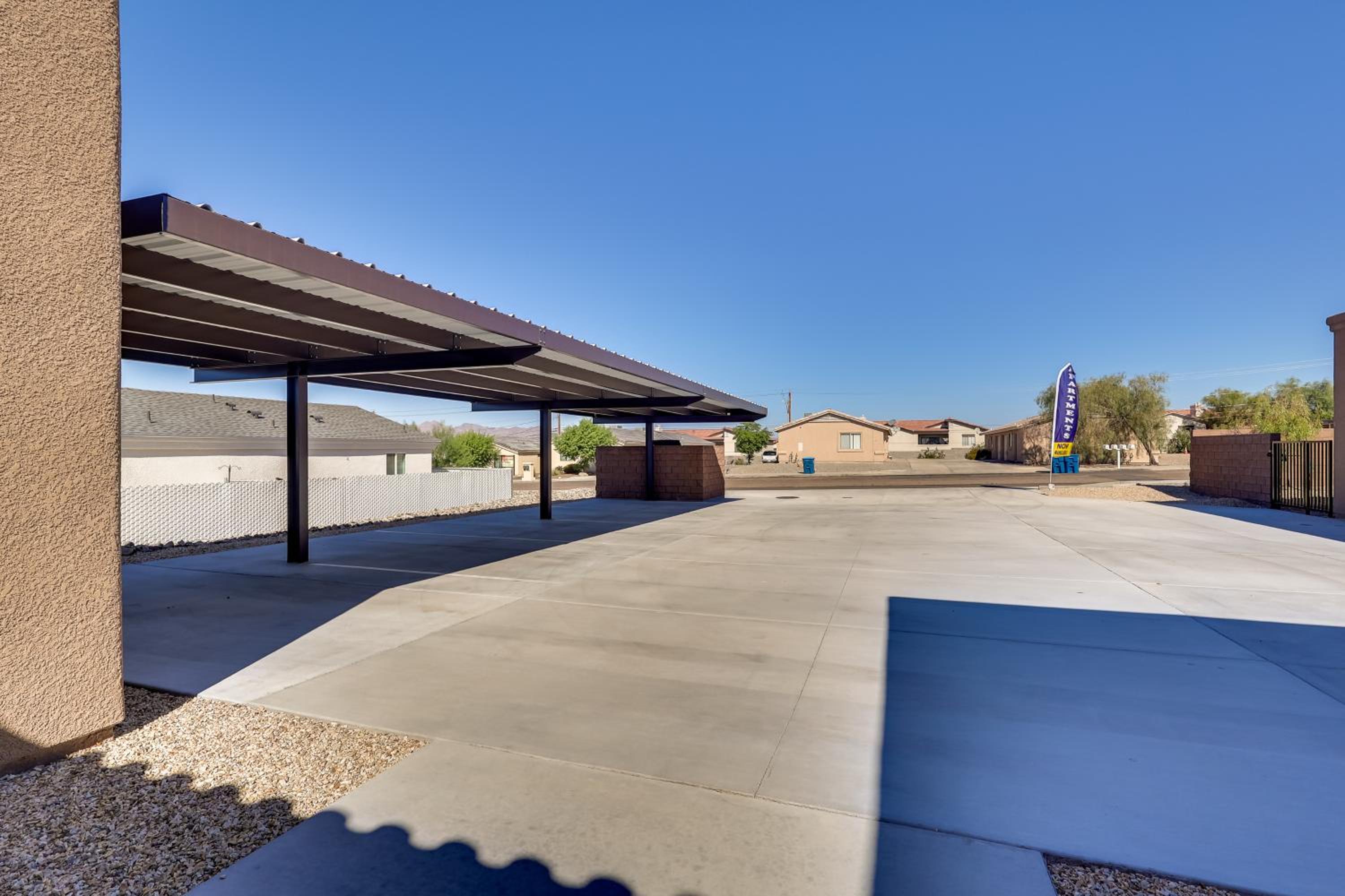 Golf, Hike and Boat! Bright Lake Havasu City Apt