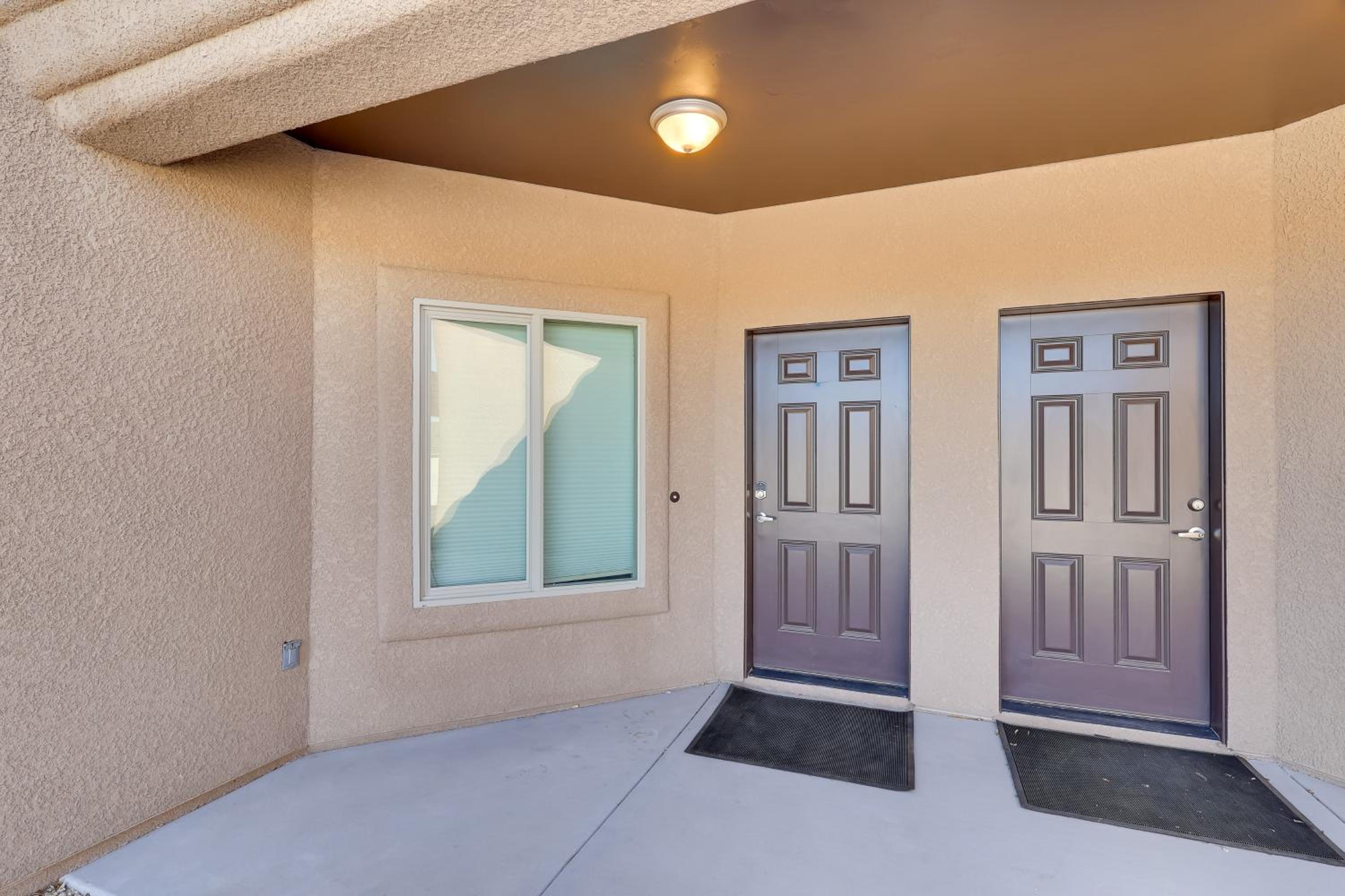 Golf, Hike and Boat! Bright Lake Havasu City Apt