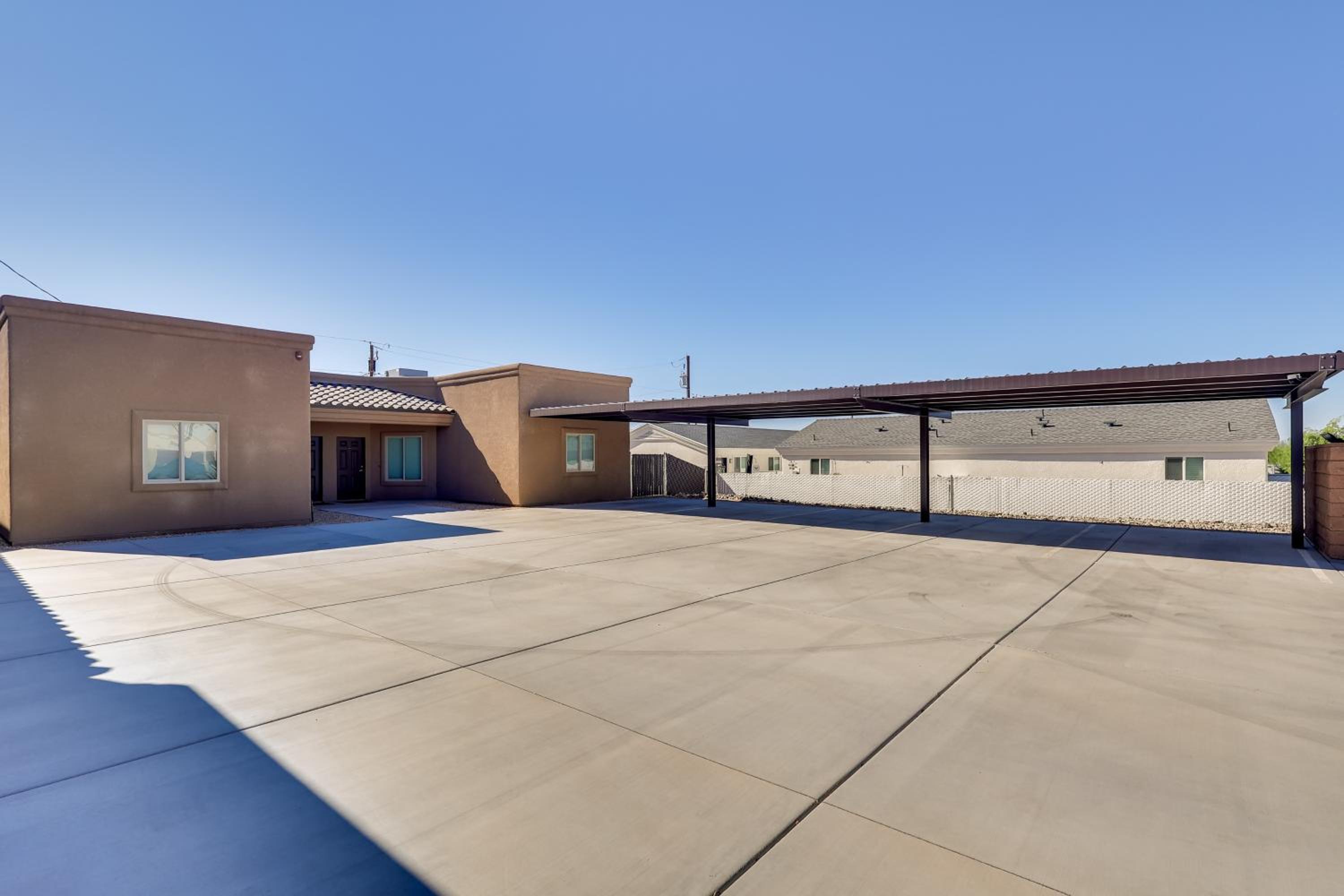 Golf, Hike and Boat! Bright Lake Havasu City Apt
