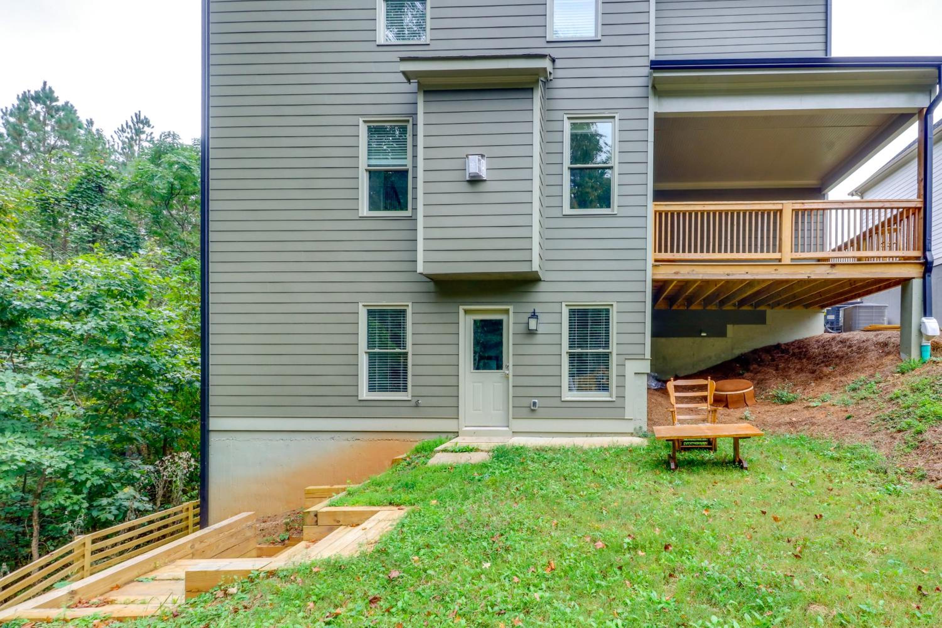 9 Mi to Downtown Atlanta Quiet Eastside Apartment
