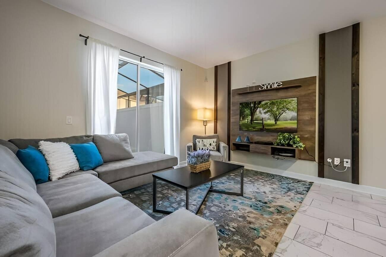 Luxury 4BR Villa w Pool Near Disney Parks