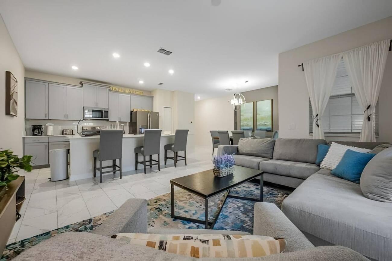 Luxury 4BR Villa w Pool Near Disney Parks