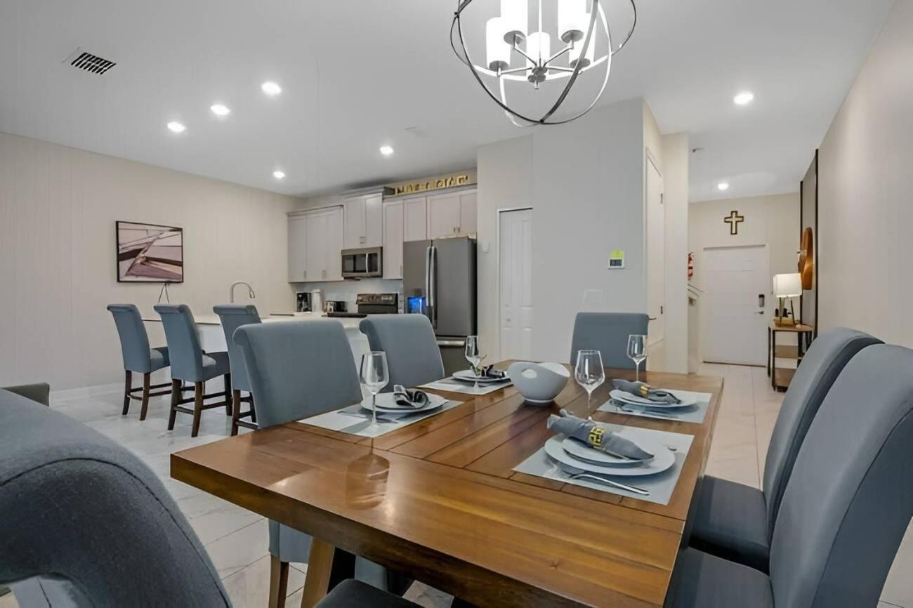 Luxury 4BR Villa w Pool Near Disney Parks