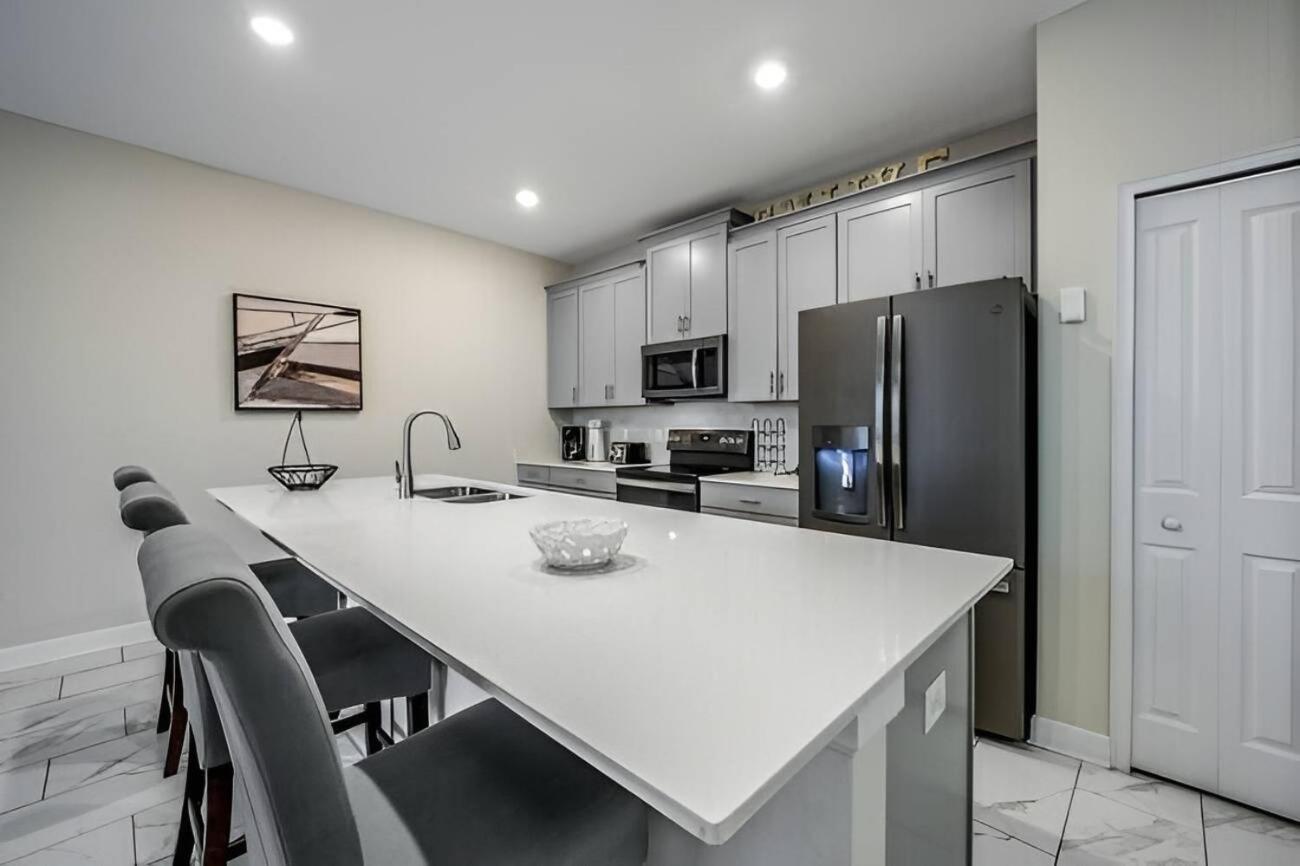 Luxury 4BR Villa w Pool Near Disney Parks