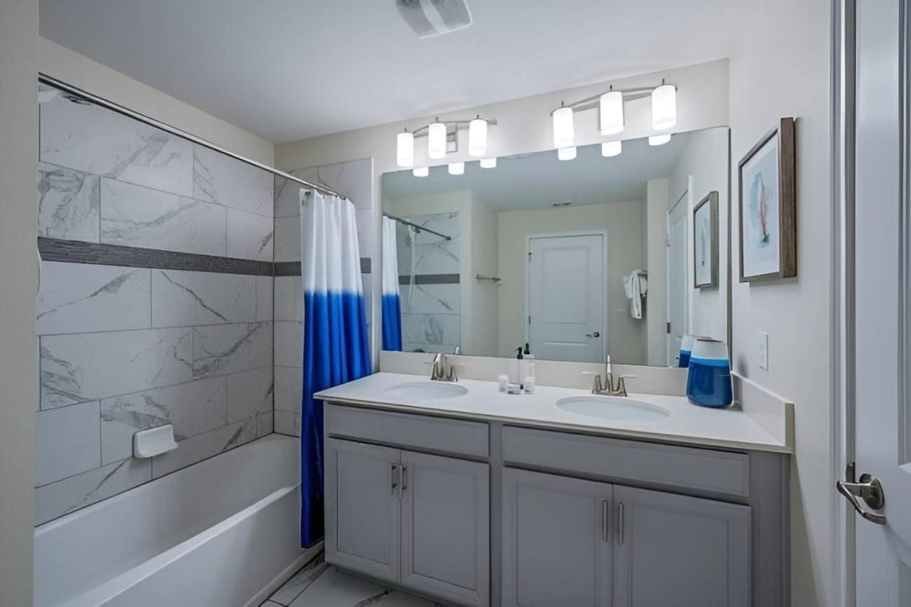 Luxury 4BR Villa w Pool Near Disney Parks