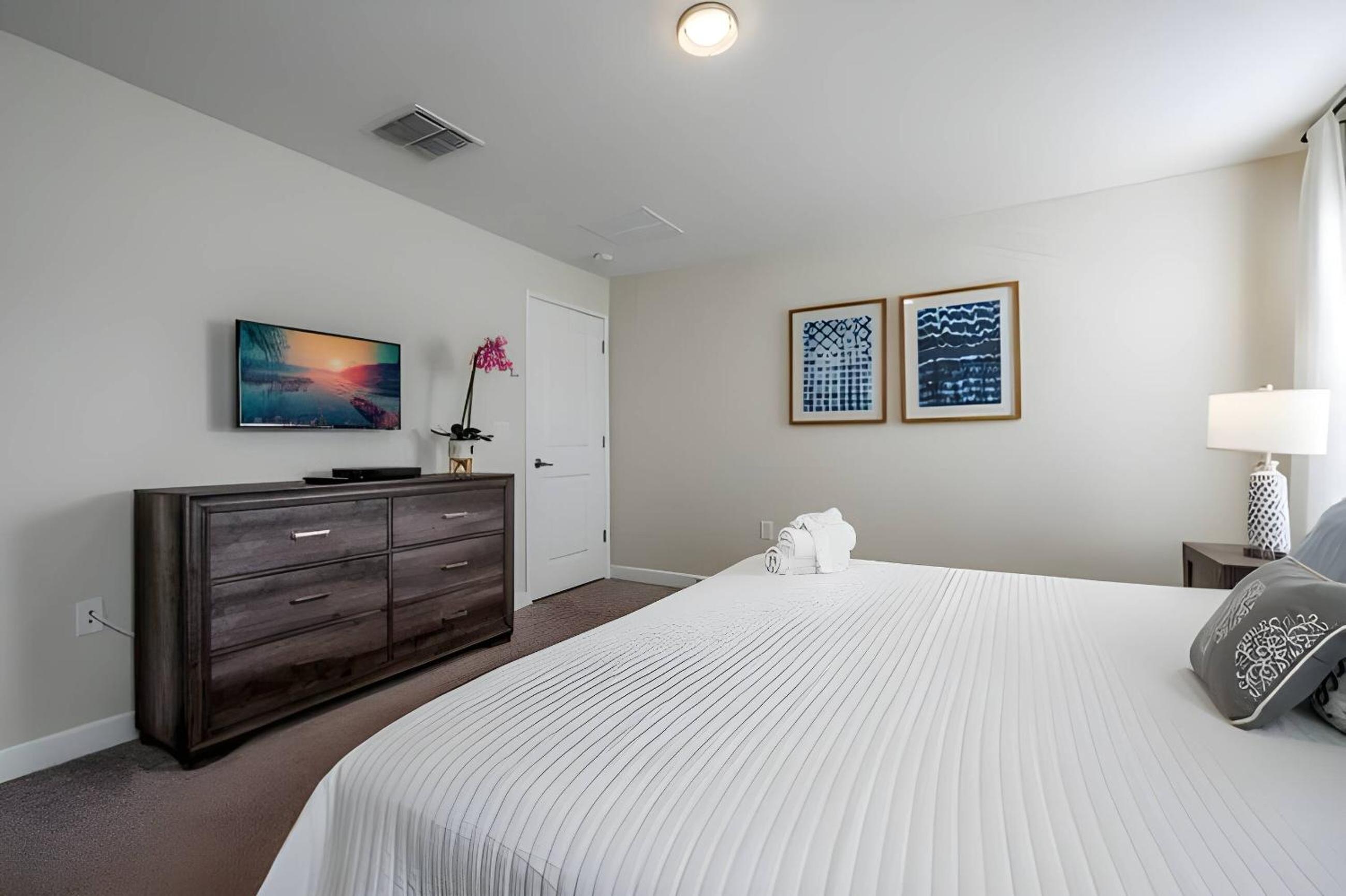 Luxury 4BR Villa w Pool Near Disney Parks