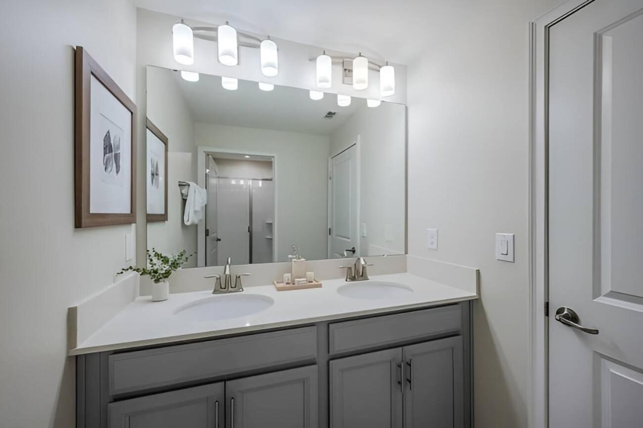 Luxury 4BR Villa w Pool Near Disney Parks