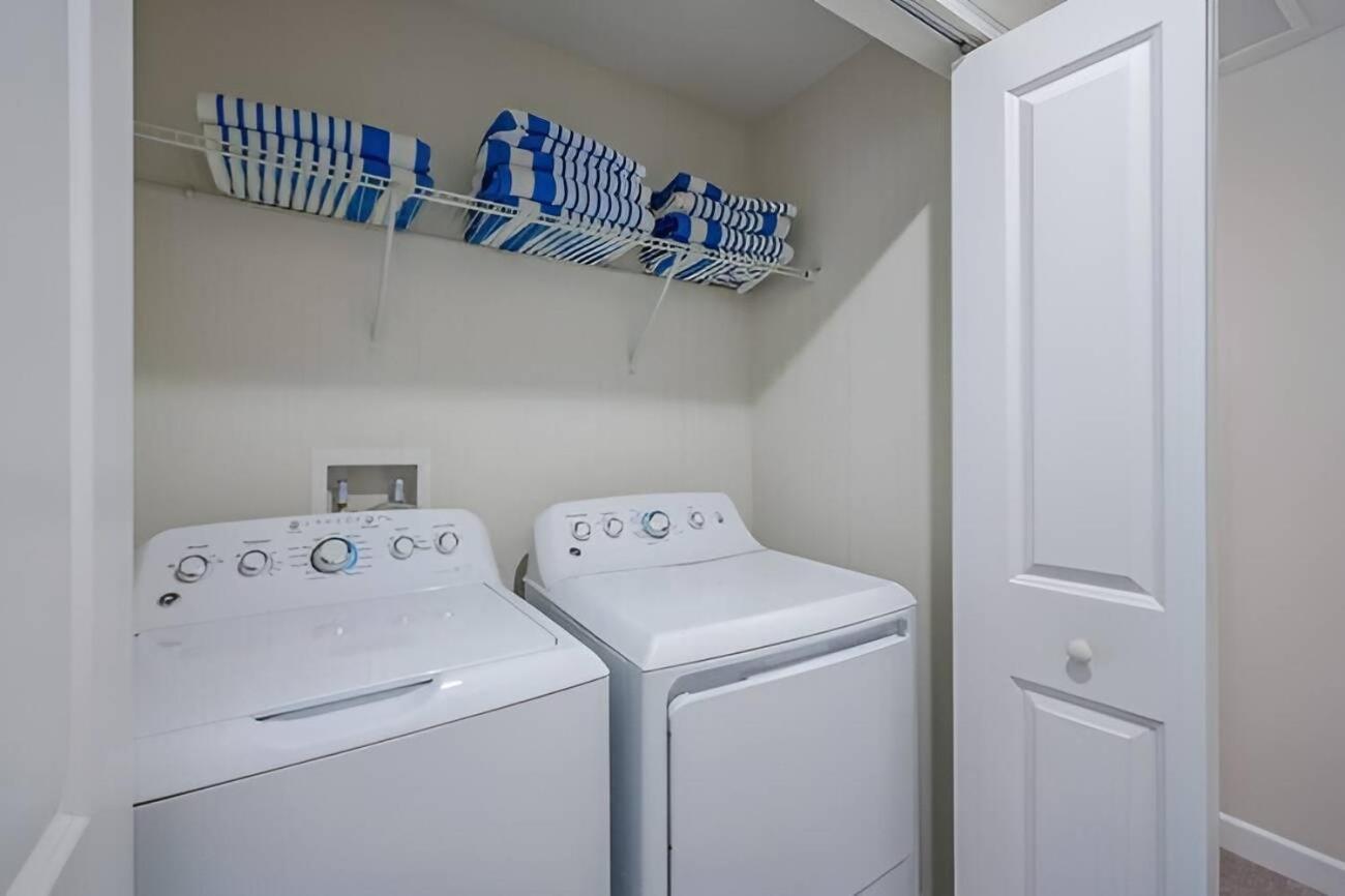 Luxury 4BR Villa w Pool Near Disney Parks