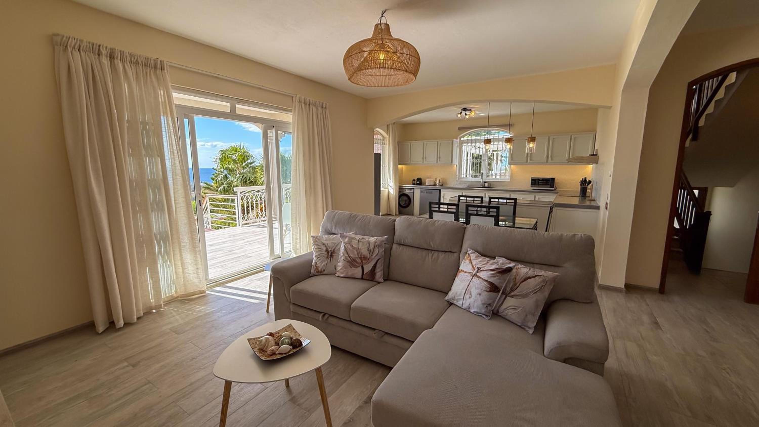 LAKAZ DEL VISTA - Luxurious new apartments with panoramic sea views, pool & garden retreat