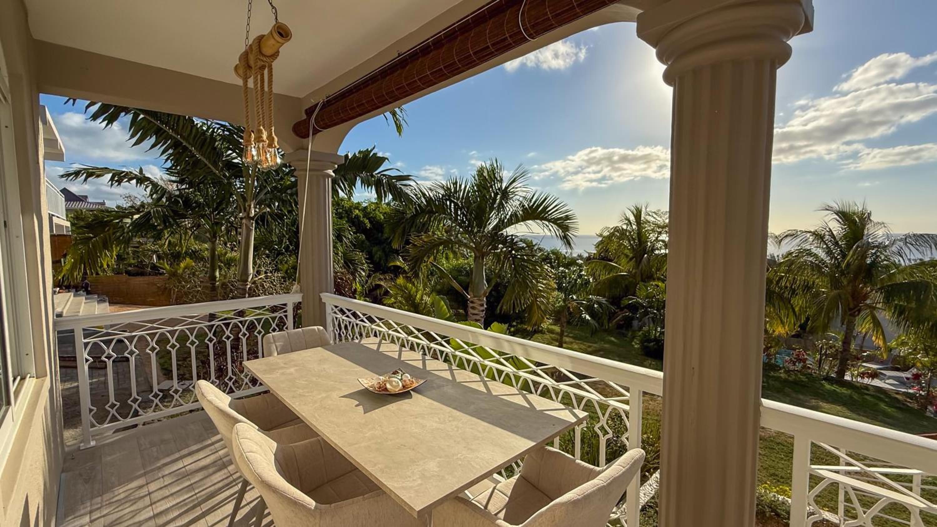 LAKAZ DEL VISTA - Luxurious new apartments with panoramic sea views, pool & garden retreat
